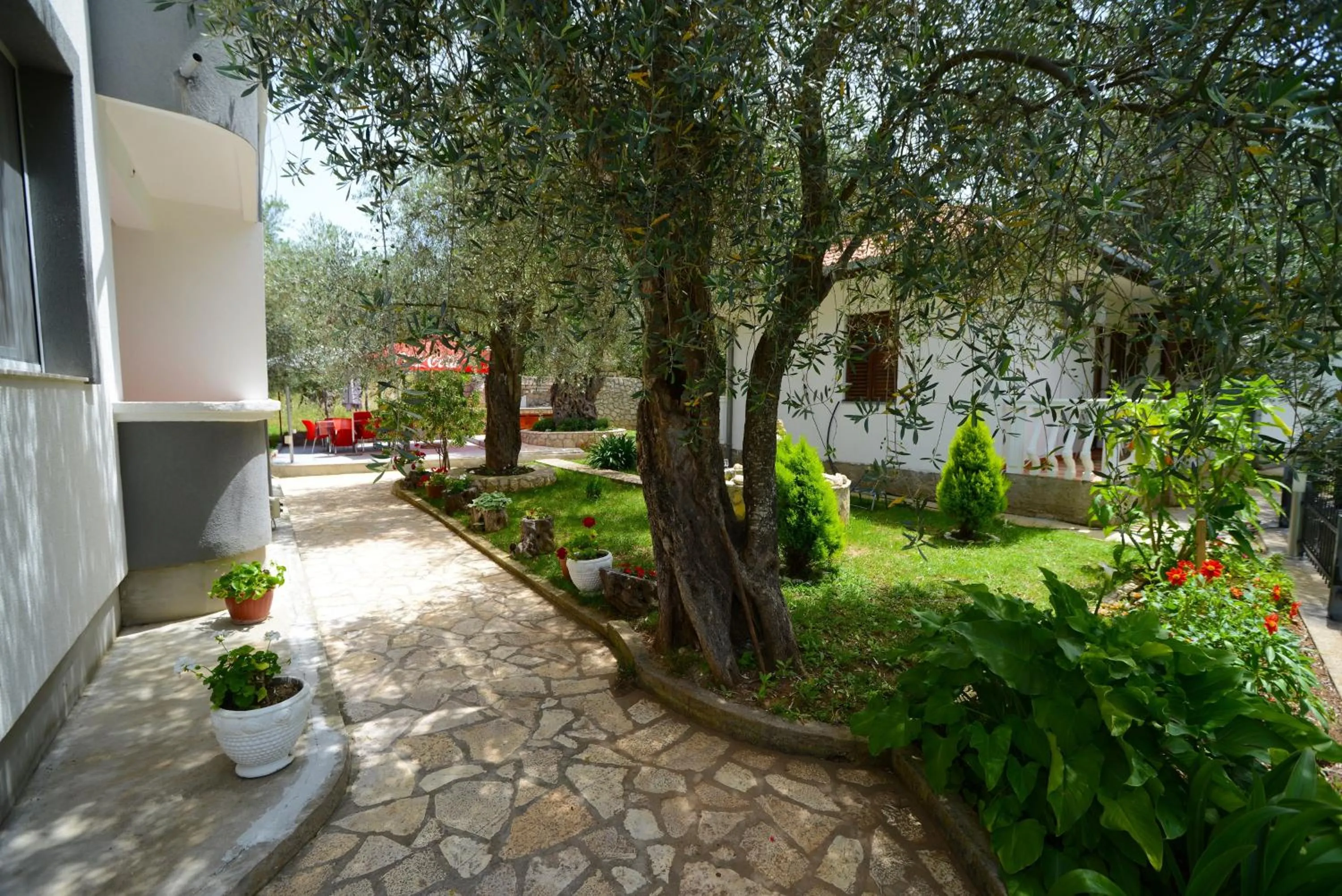 Day in President Bungalows and Apartments