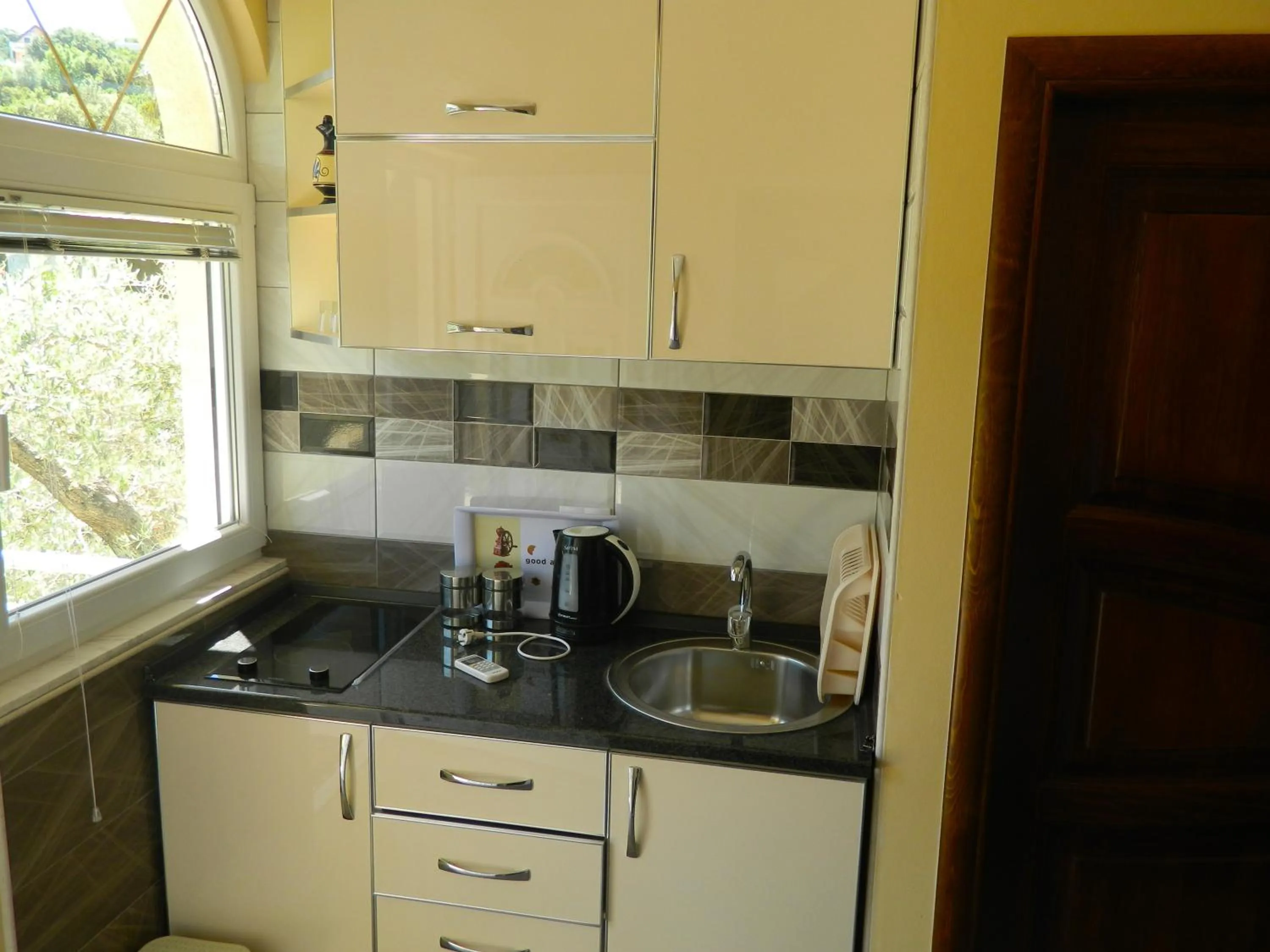 Kitchen or kitchenette in President Bungalows and Apartments