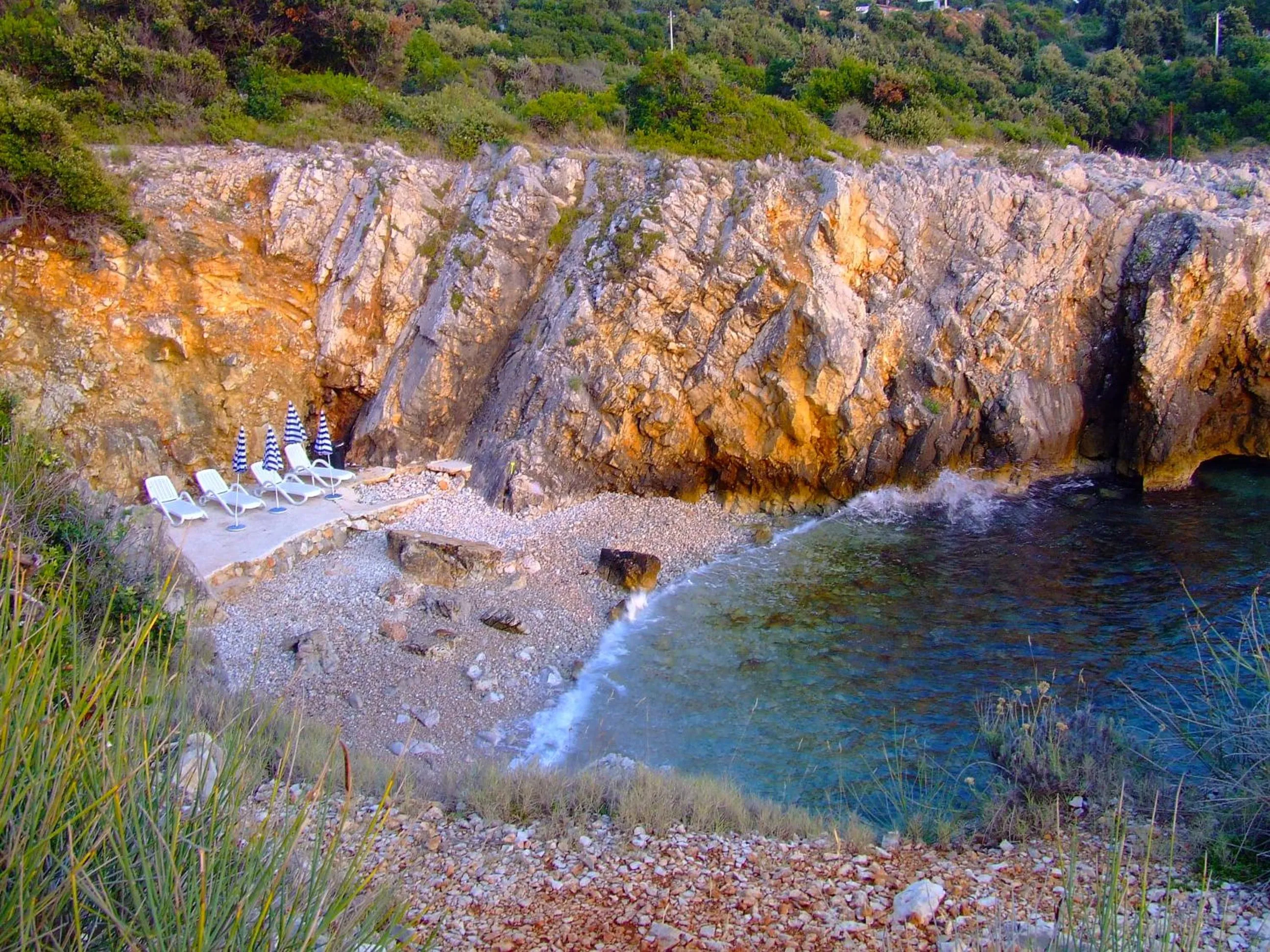 Day in President Bungalows and Apartments