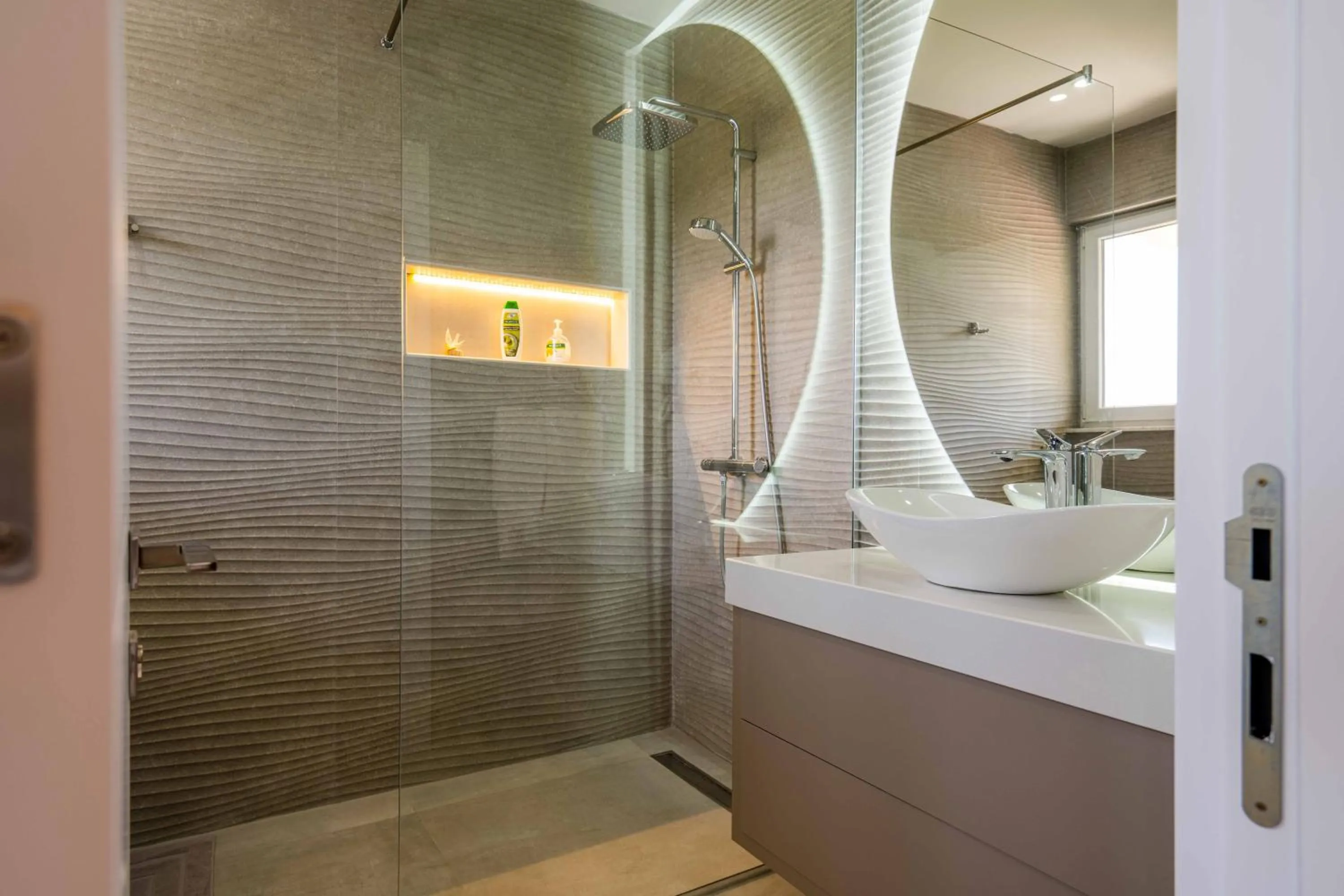 Shower in President Bungalows and Apartments