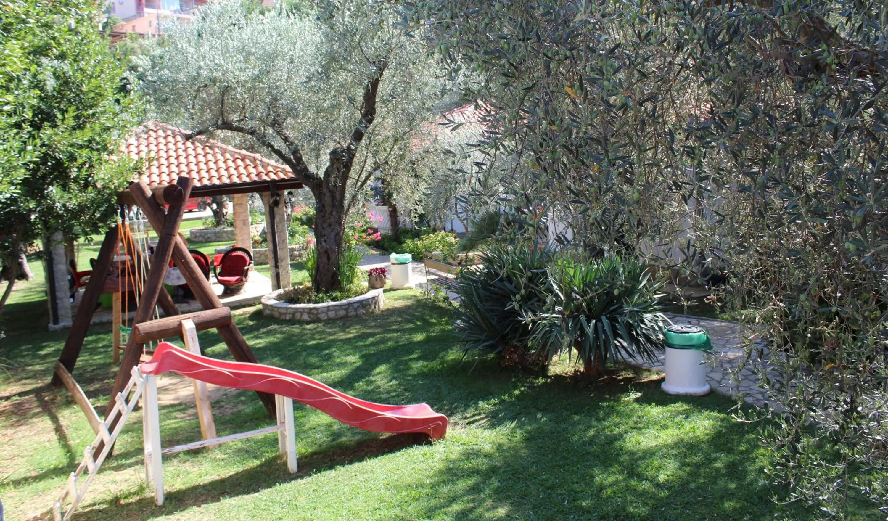 Garden view in President Bungalows and Apartments