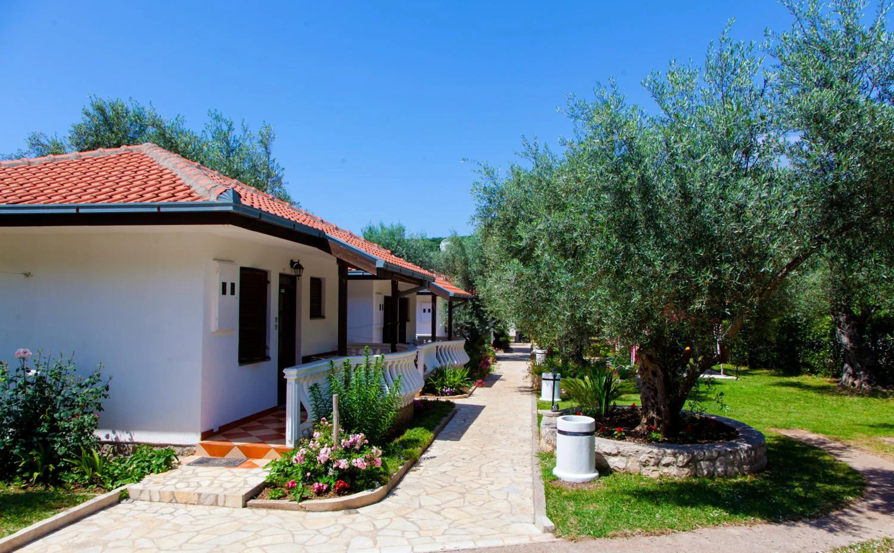Facade/entrance in President Bungalows and Apartments