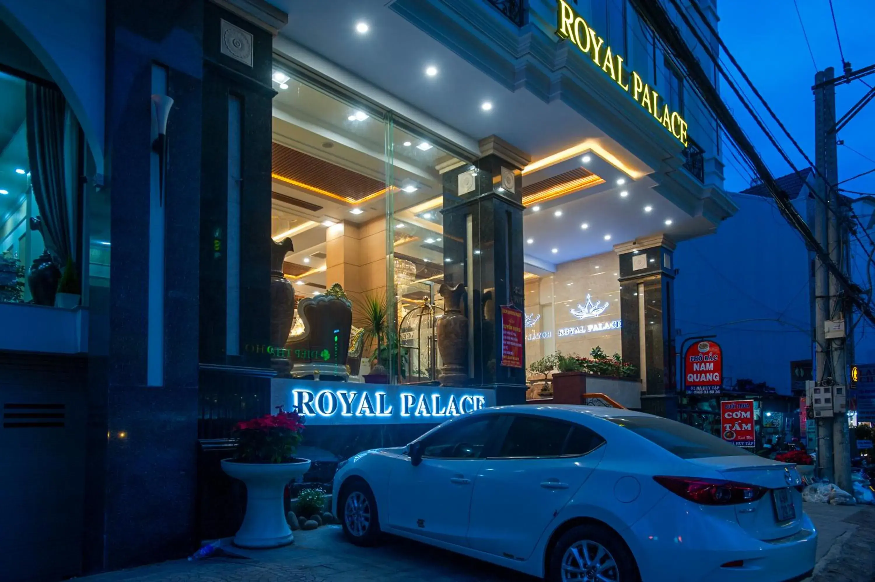 Facade/entrance in Royal Palace Facade/entrance in Royal Palace