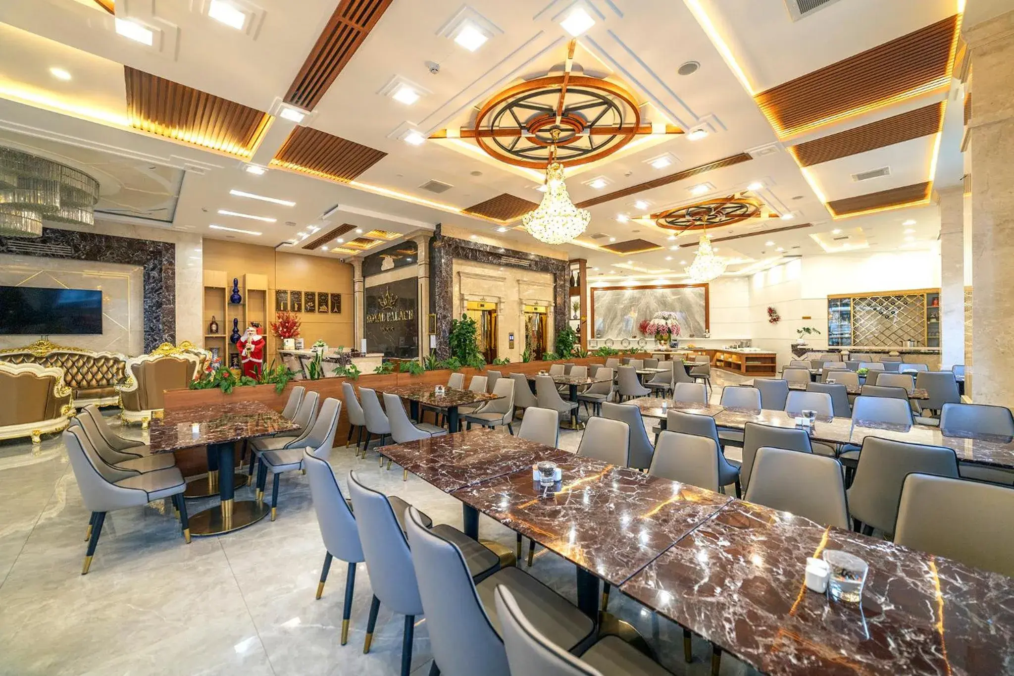 Restaurant/places to eat in Royal Palace Restaurant/places to eat in Royal Palace