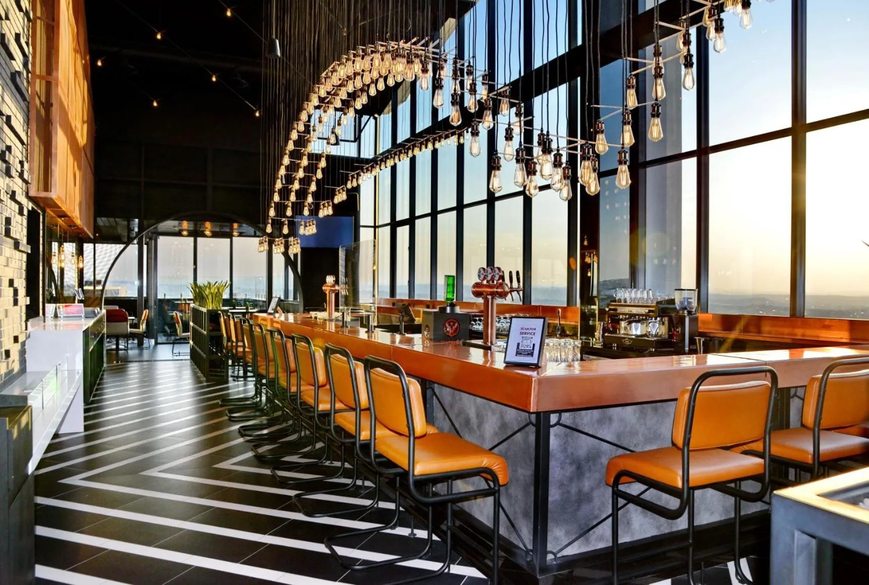 Restaurant/places to eat in Courtyard Hotel Waterfall City