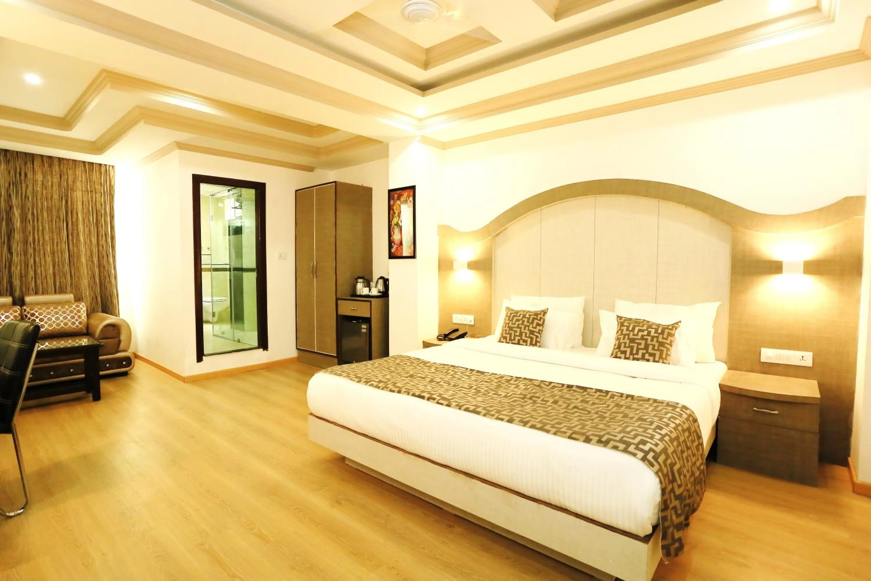 Bedroom, Bed in Crown Plaza Residency