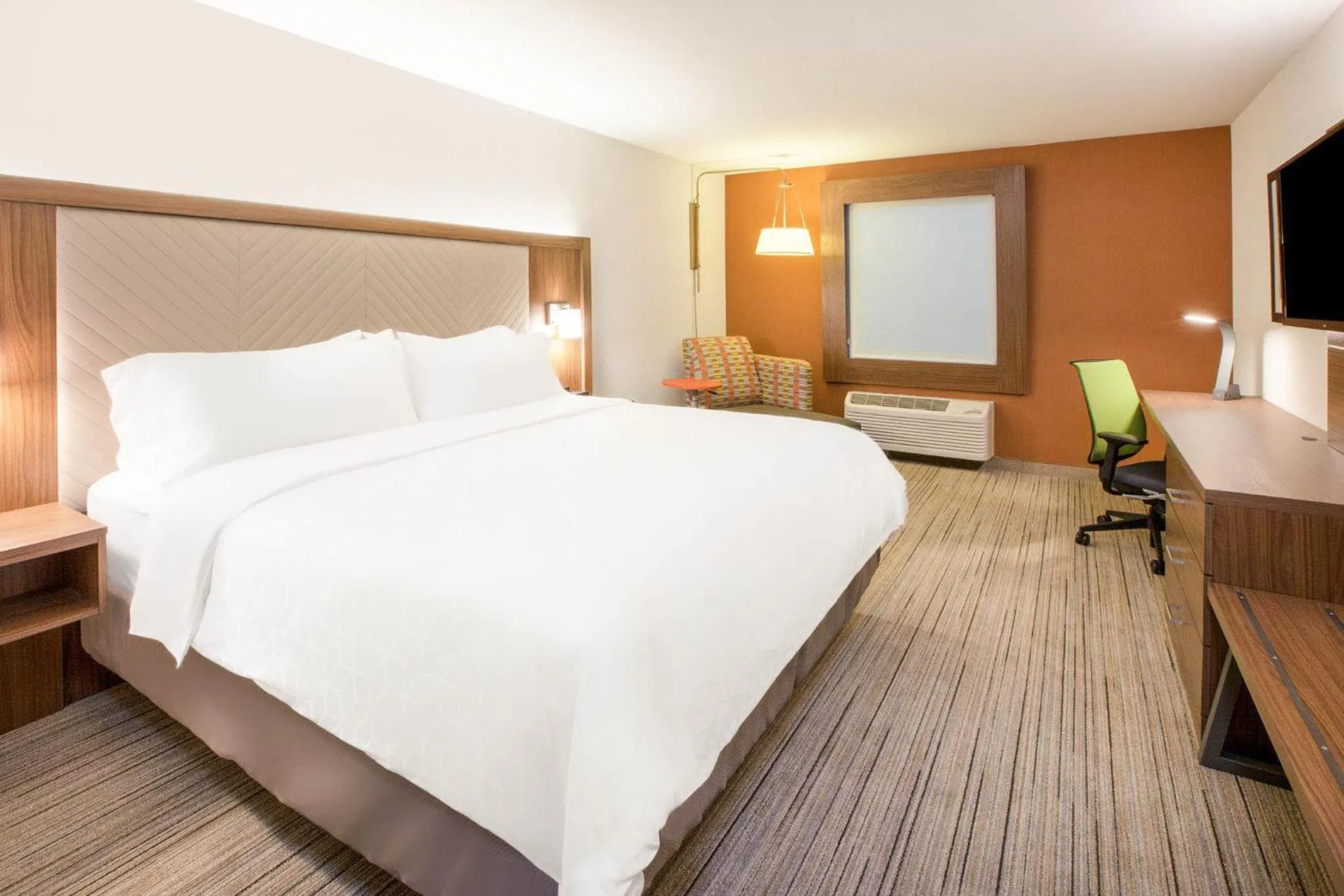 Bed in Holiday Inn Express & Suites Blythe by IHG