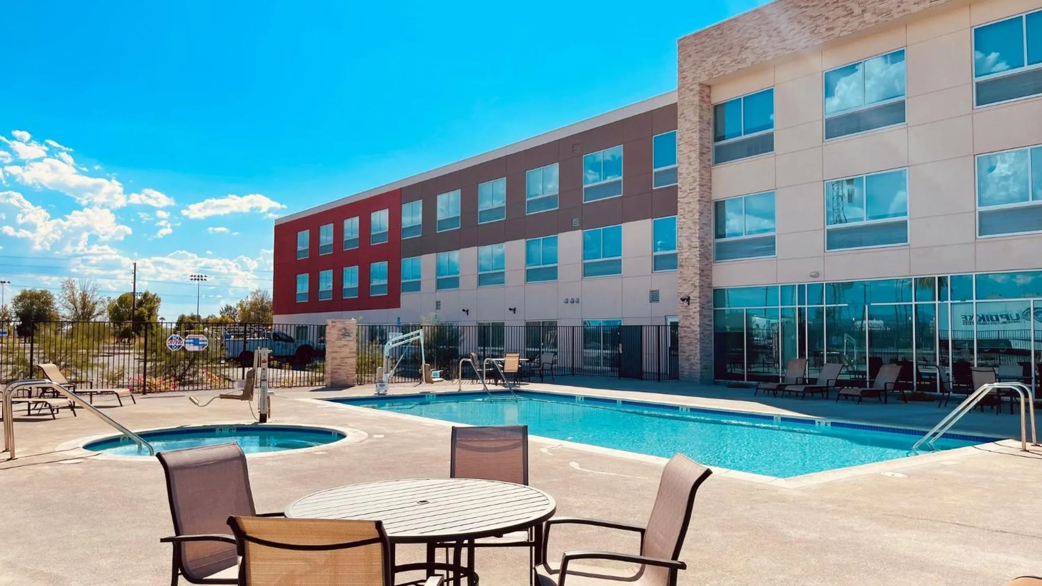 Swimming pool in Holiday Inn Express & Suites Blythe by IHG