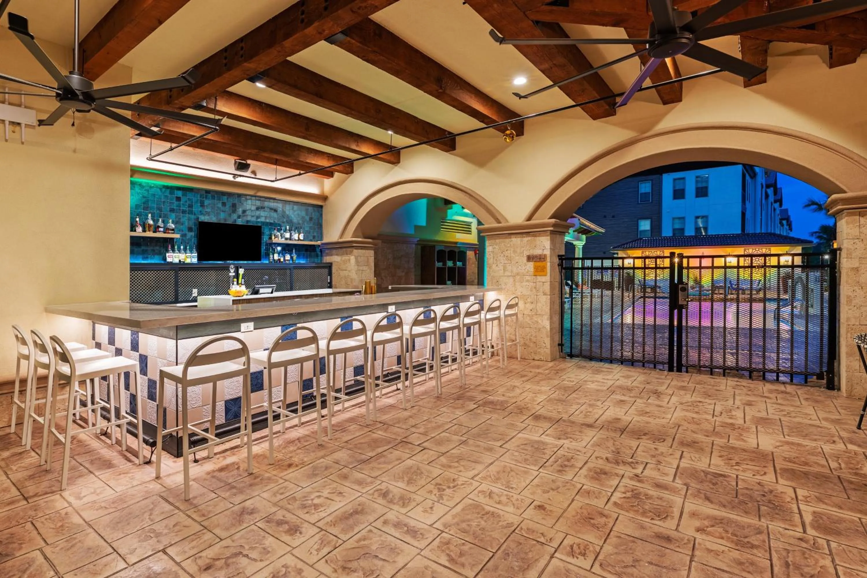 Lounge or bar in Hotel Indigo Spring - Woodlands Area by IHG