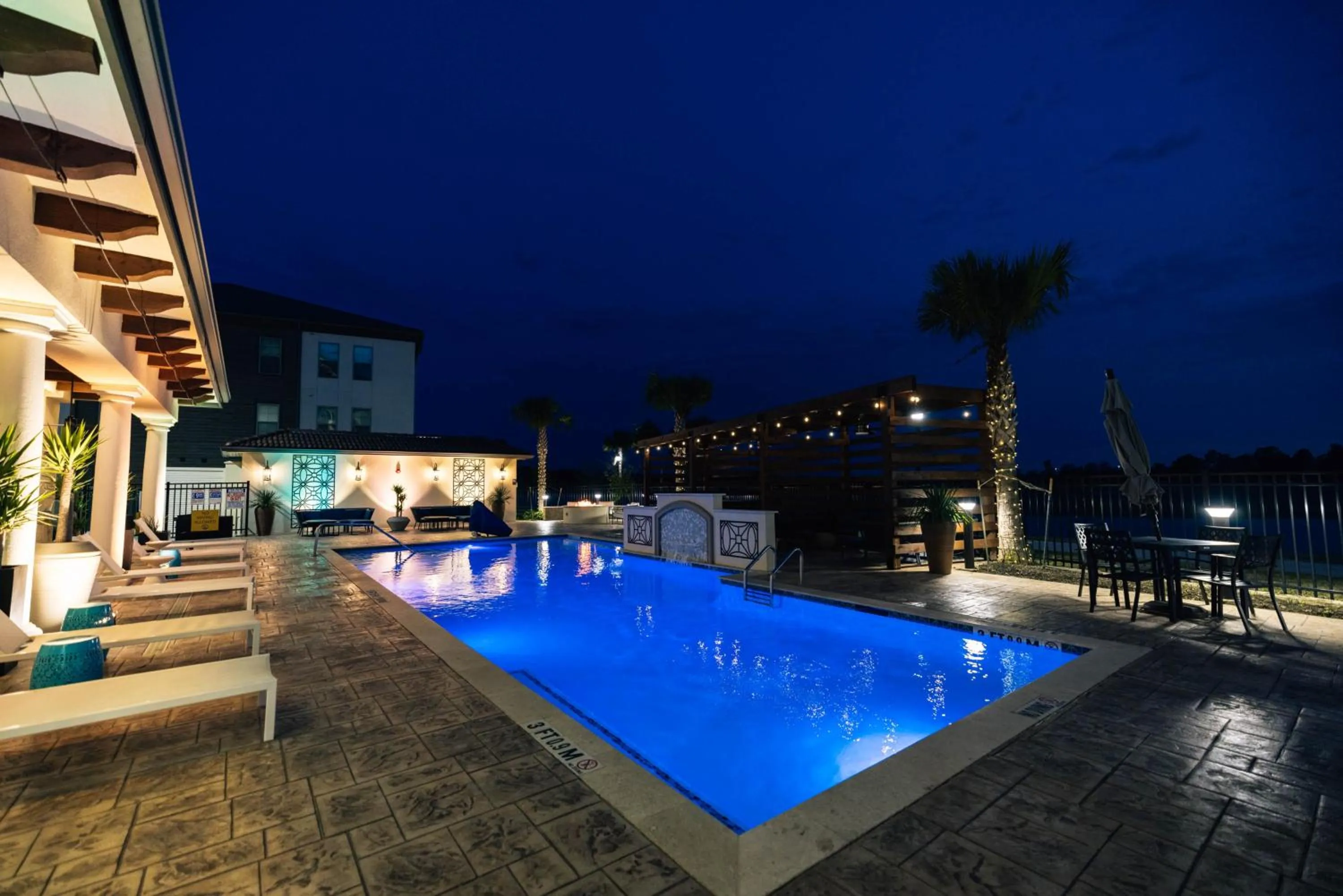 Swimming pool in Hotel Indigo Spring - Woodlands Area by IHG