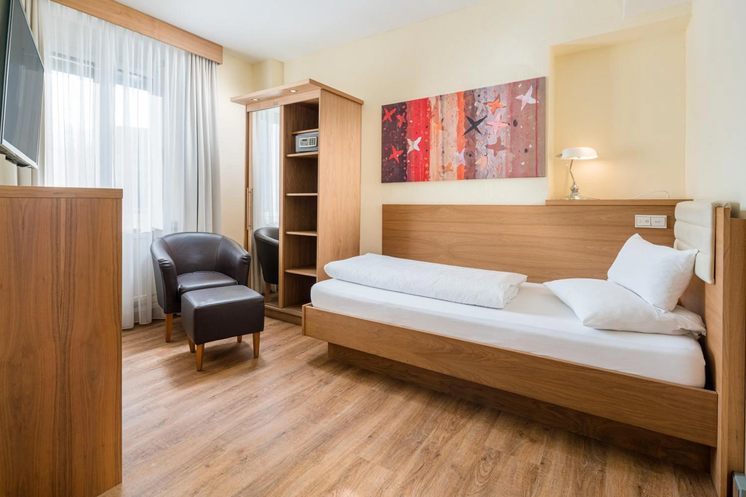 Bedroom, Bed in Hotel Weißes Kreuz