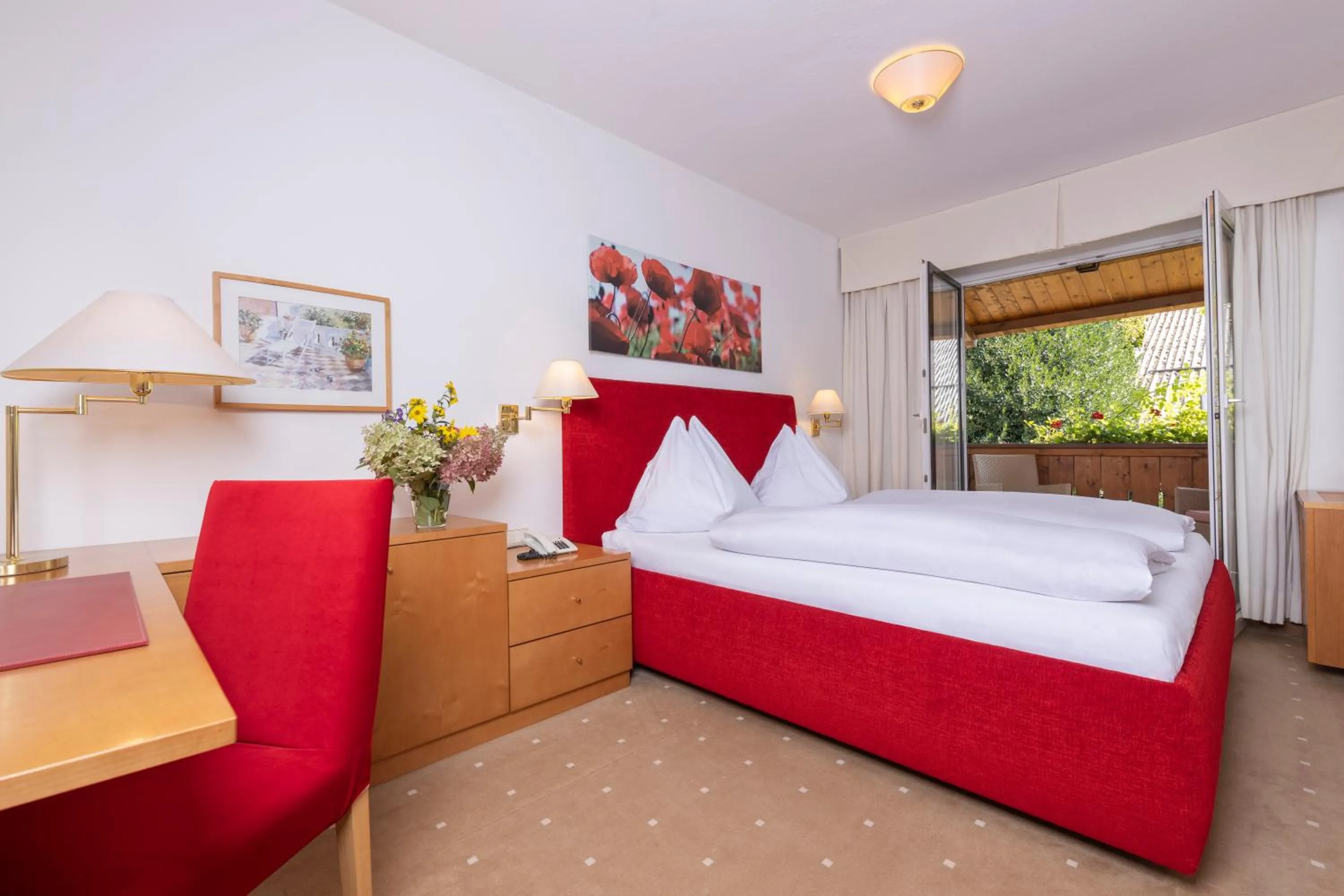 Balcony/Terrace, Bed in Hotel Furian