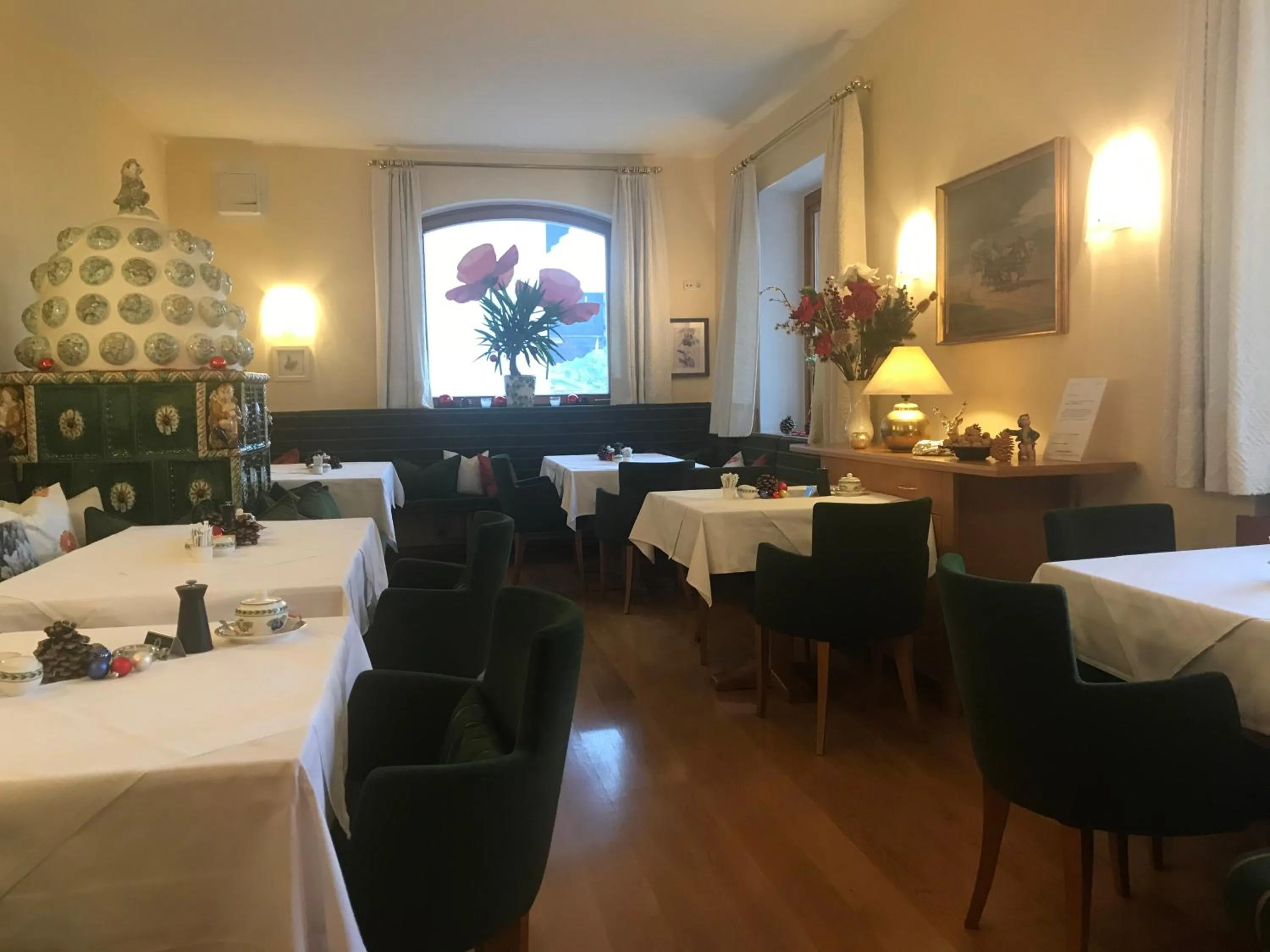 Restaurant/places to eat in Hotel Furian