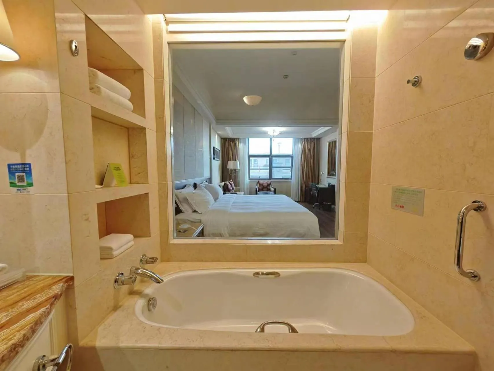 Bathroom, Bed in Holiday Inn Fuzhou New Port by IHG