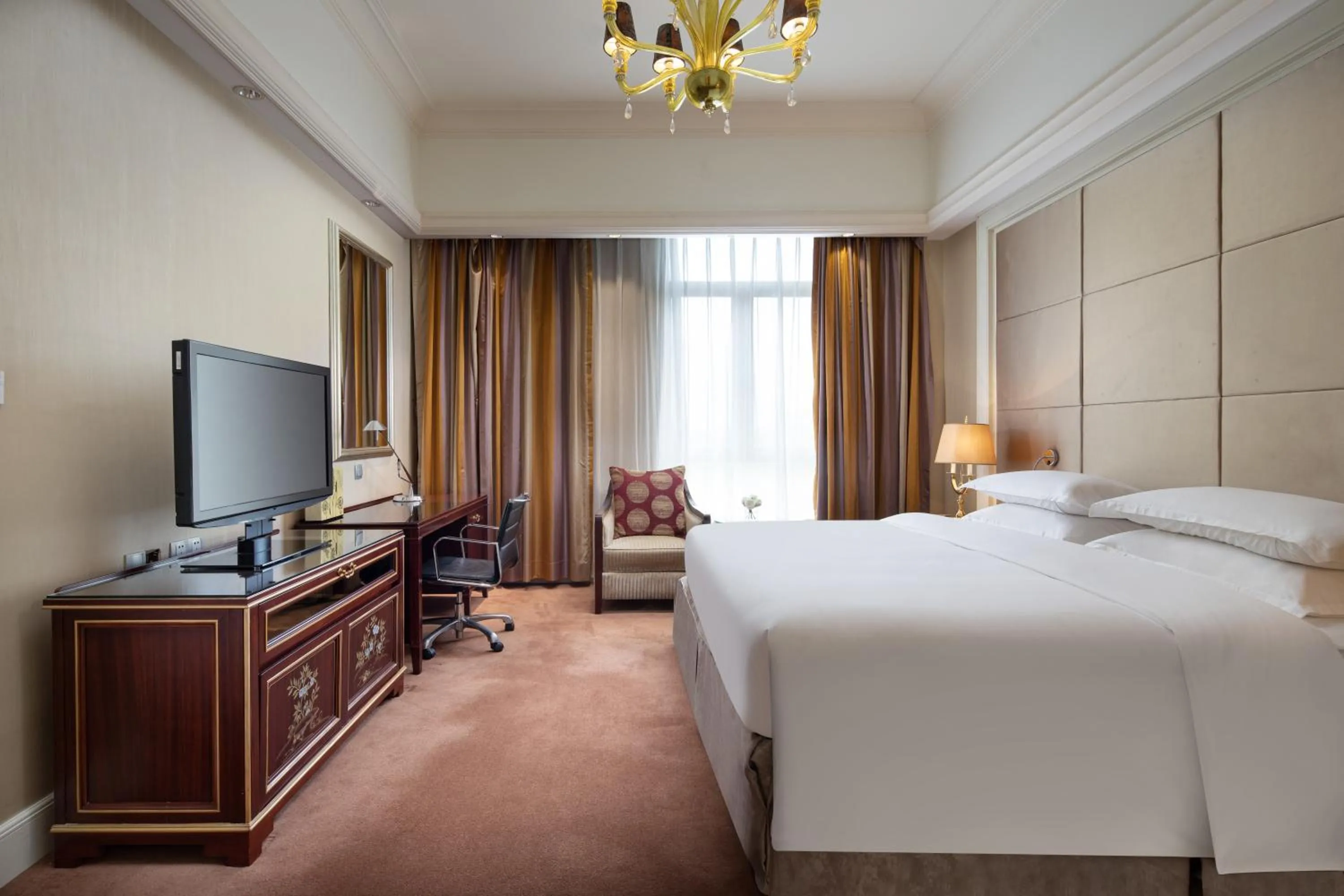 Photo of the whole room, Bed in Holiday Inn Fuzhou New Port by IHG