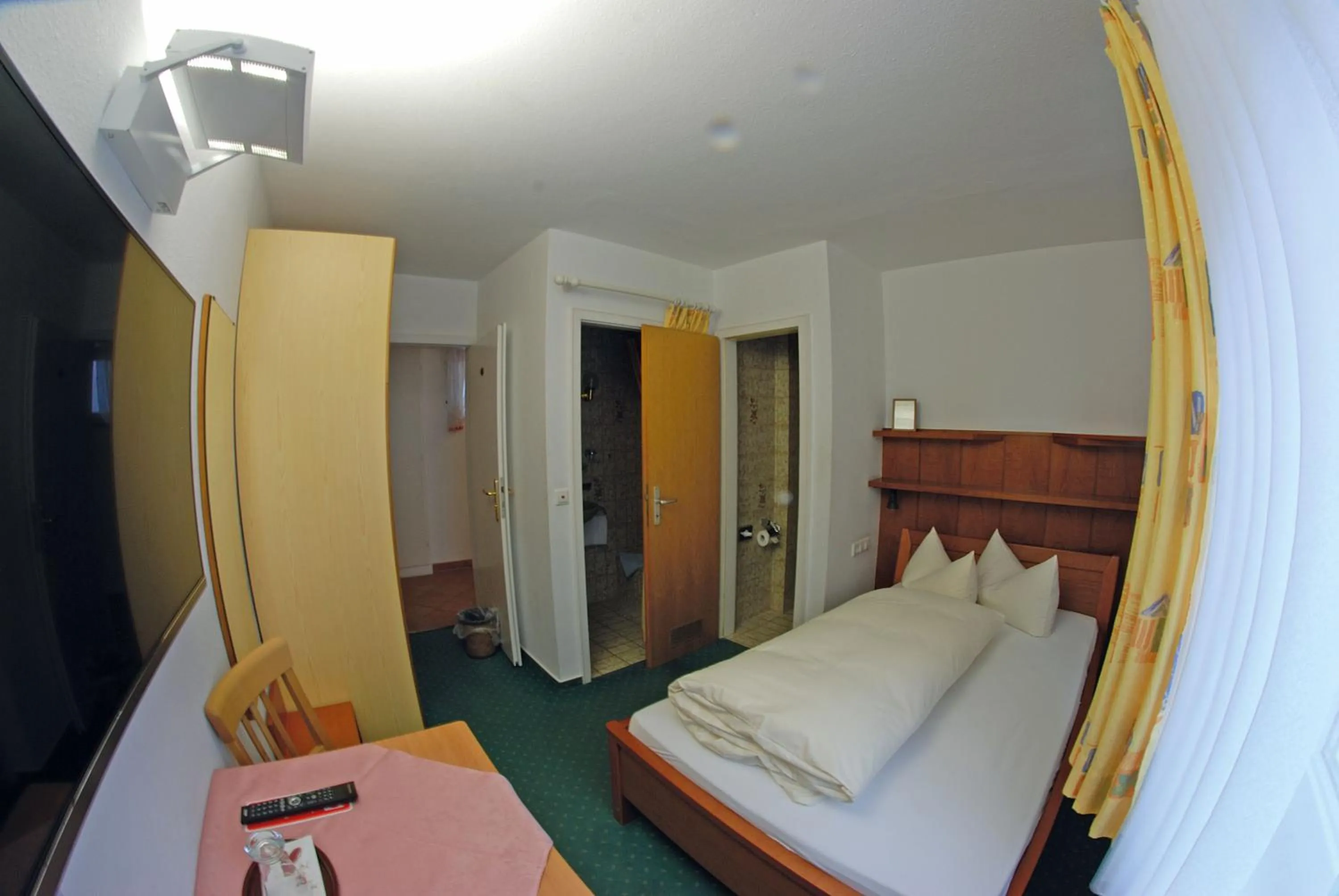 Photo of the whole room, Bed in Seehotel ZUR MÜNZ