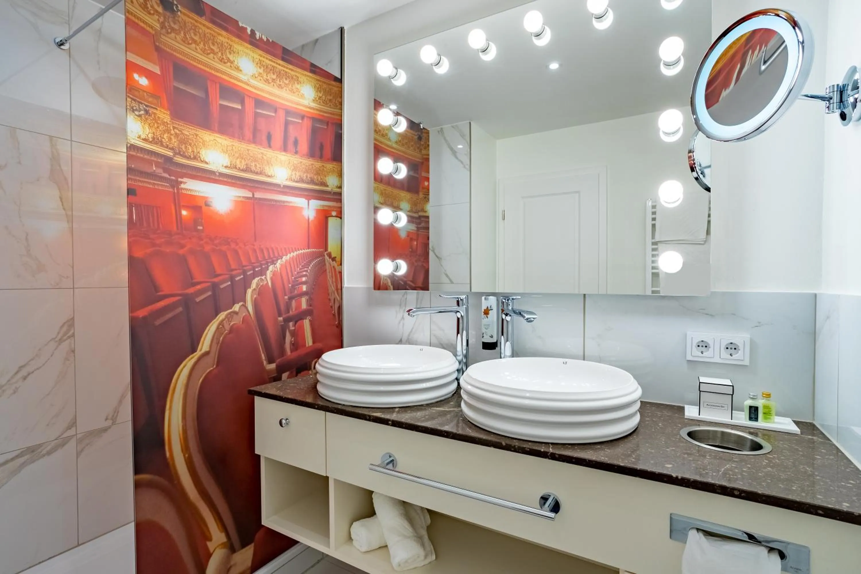 Shower in Theaterhotel & Suites Wien