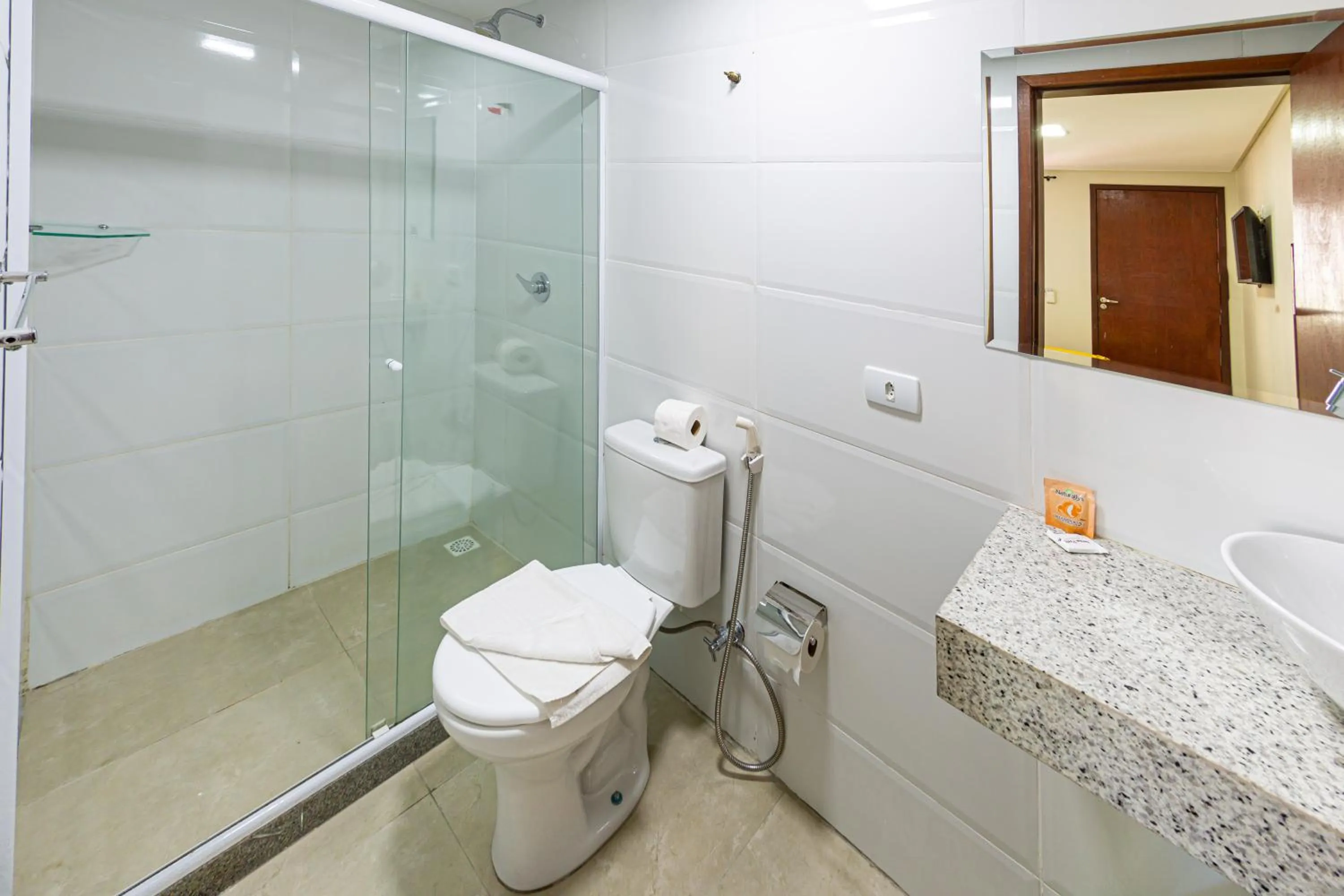 Shower in Pousada Maanaim Porto