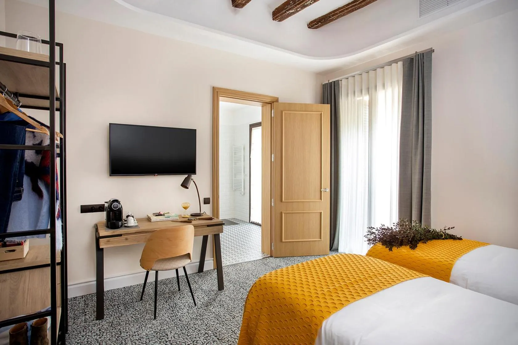 TV and multimedia, Bed in Cal Roure Boutique Hotel