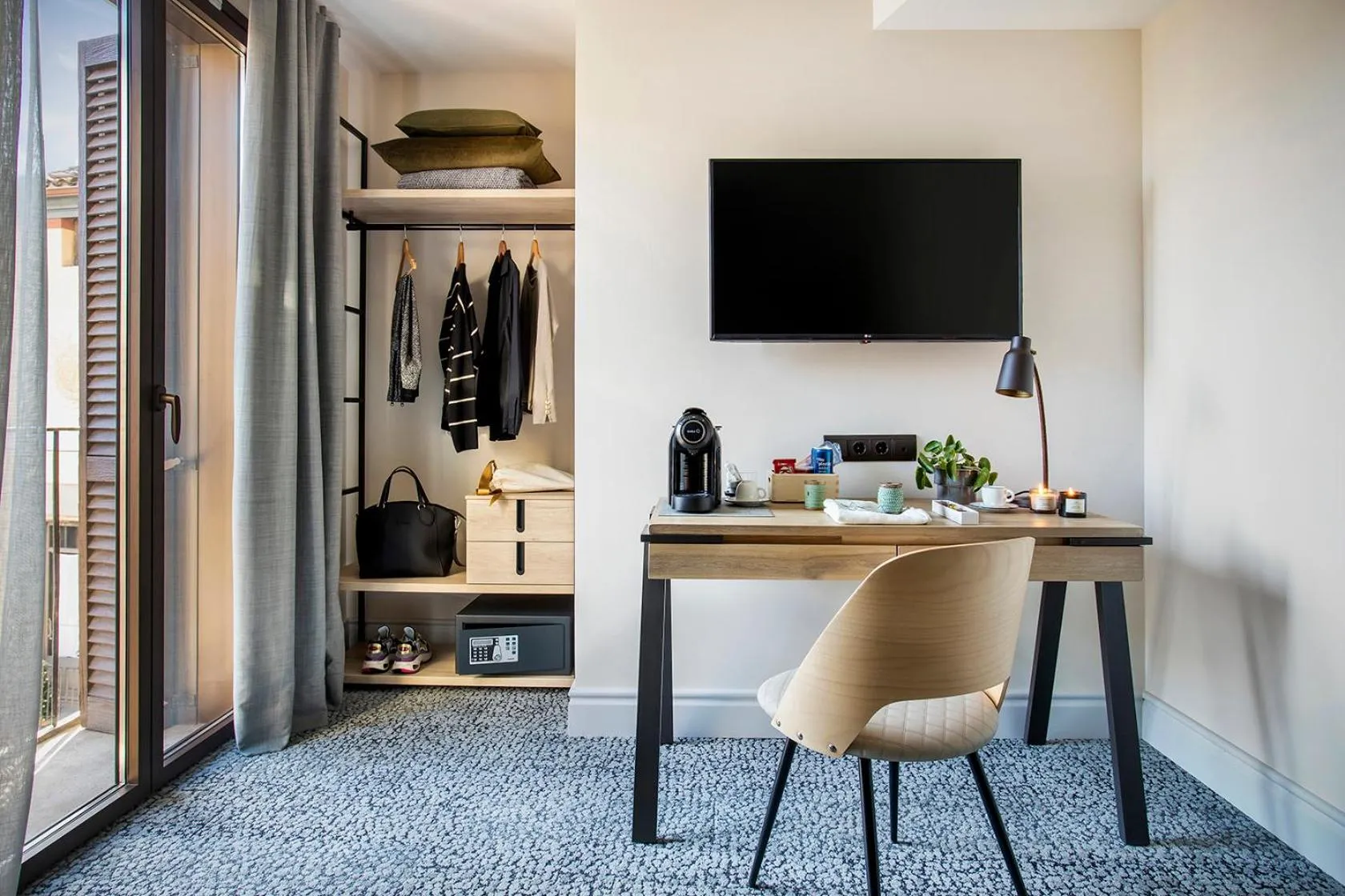 TV and multimedia in Cal Roure Boutique Hotel