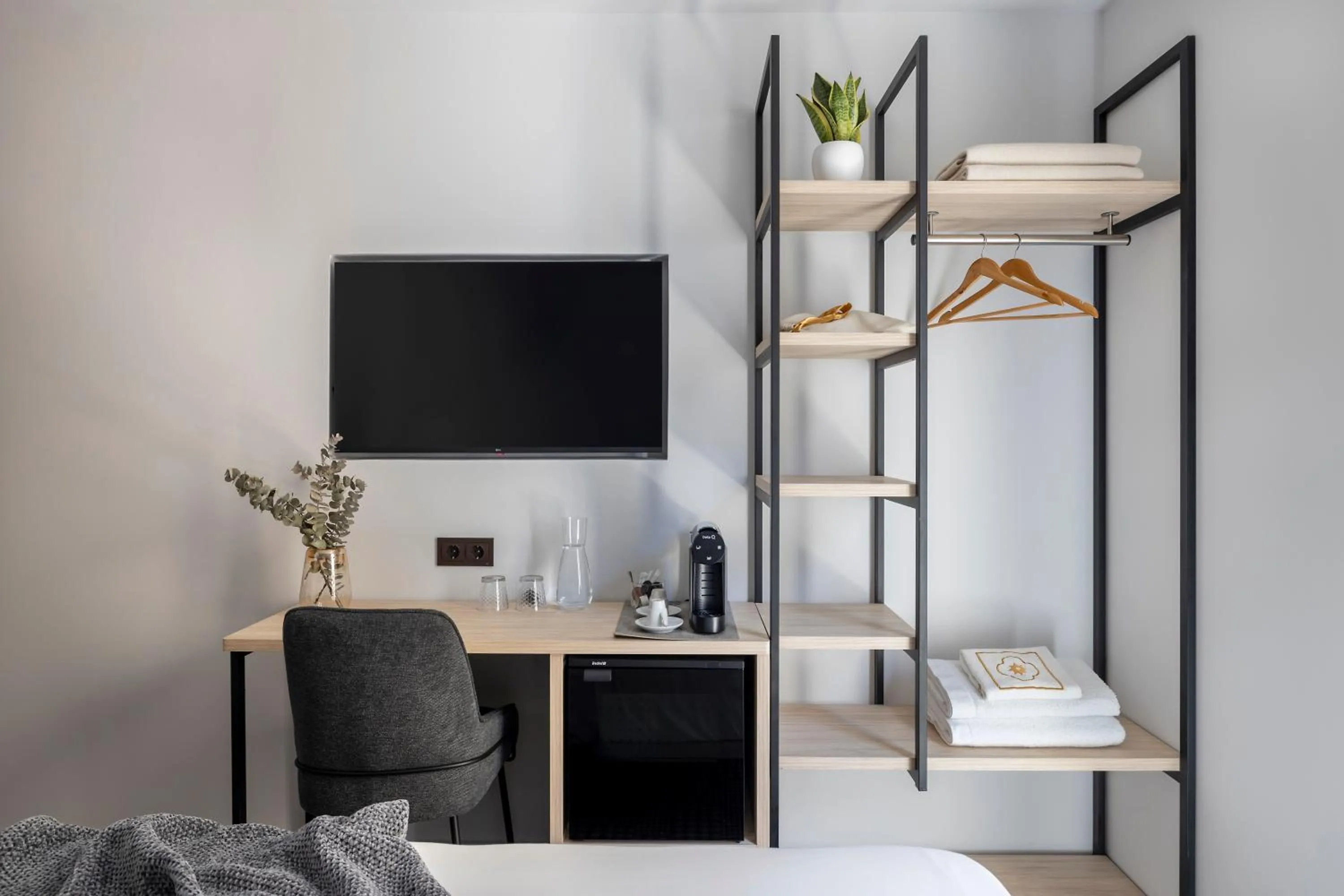 TV and multimedia in Cal Roure Boutique Hotel