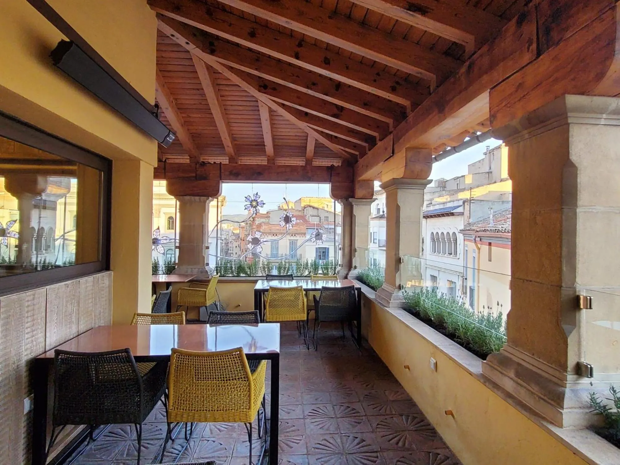 Restaurant/places to eat in Cal Roure Boutique Hotel