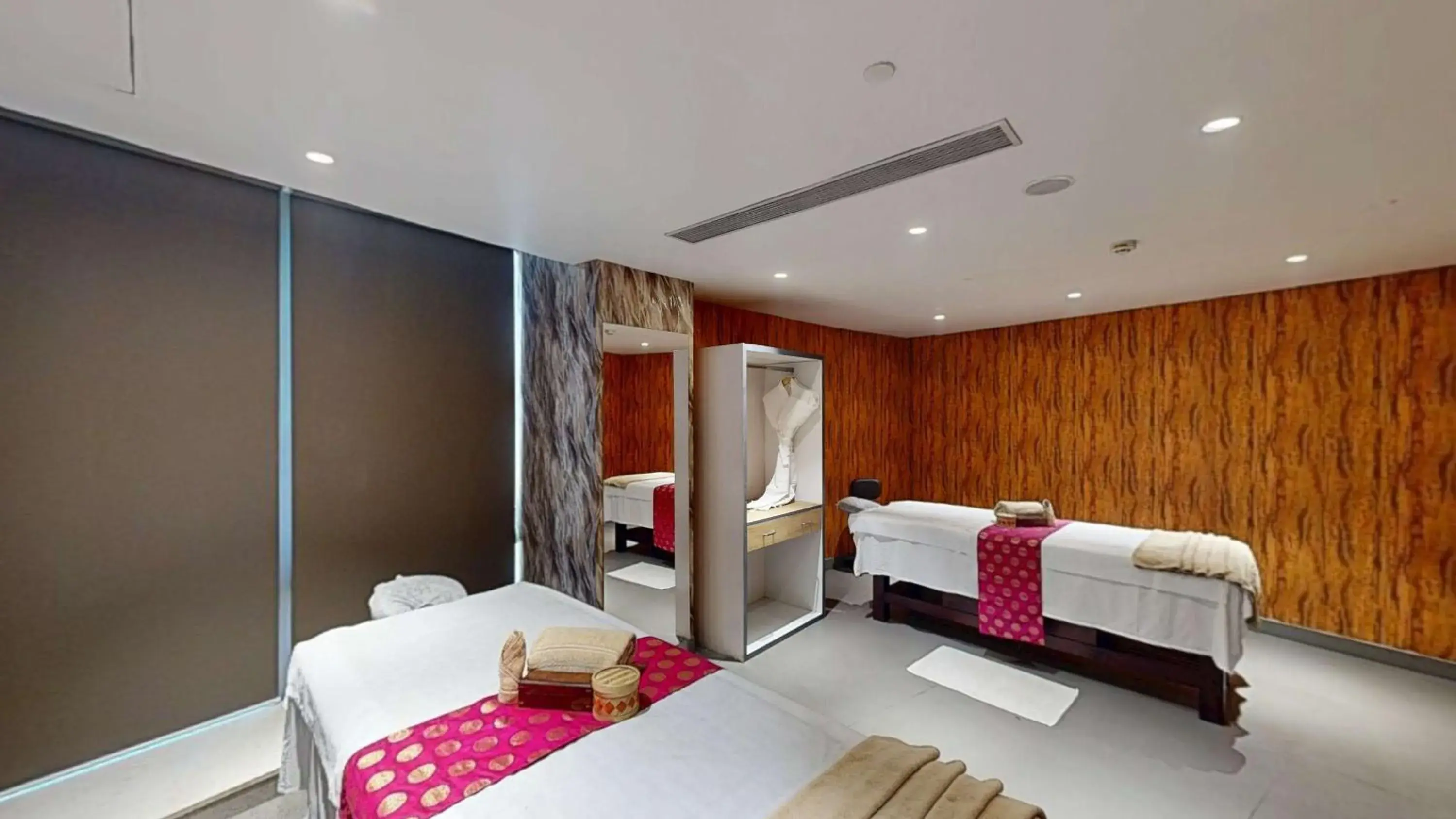 Spa and wellness centre/facilities, Bed in Radisson Hotel Bareilly Airport Spa and wellness centre/facilities, Bed in Radisson Hotel Bareilly Airport