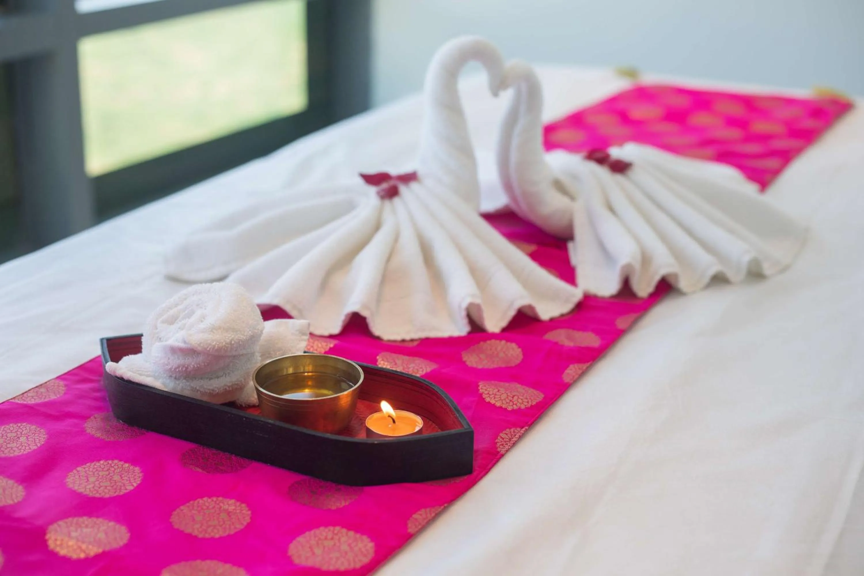Spa and wellness centre/facilities, Bed in Radisson Hotel Bareilly Airport