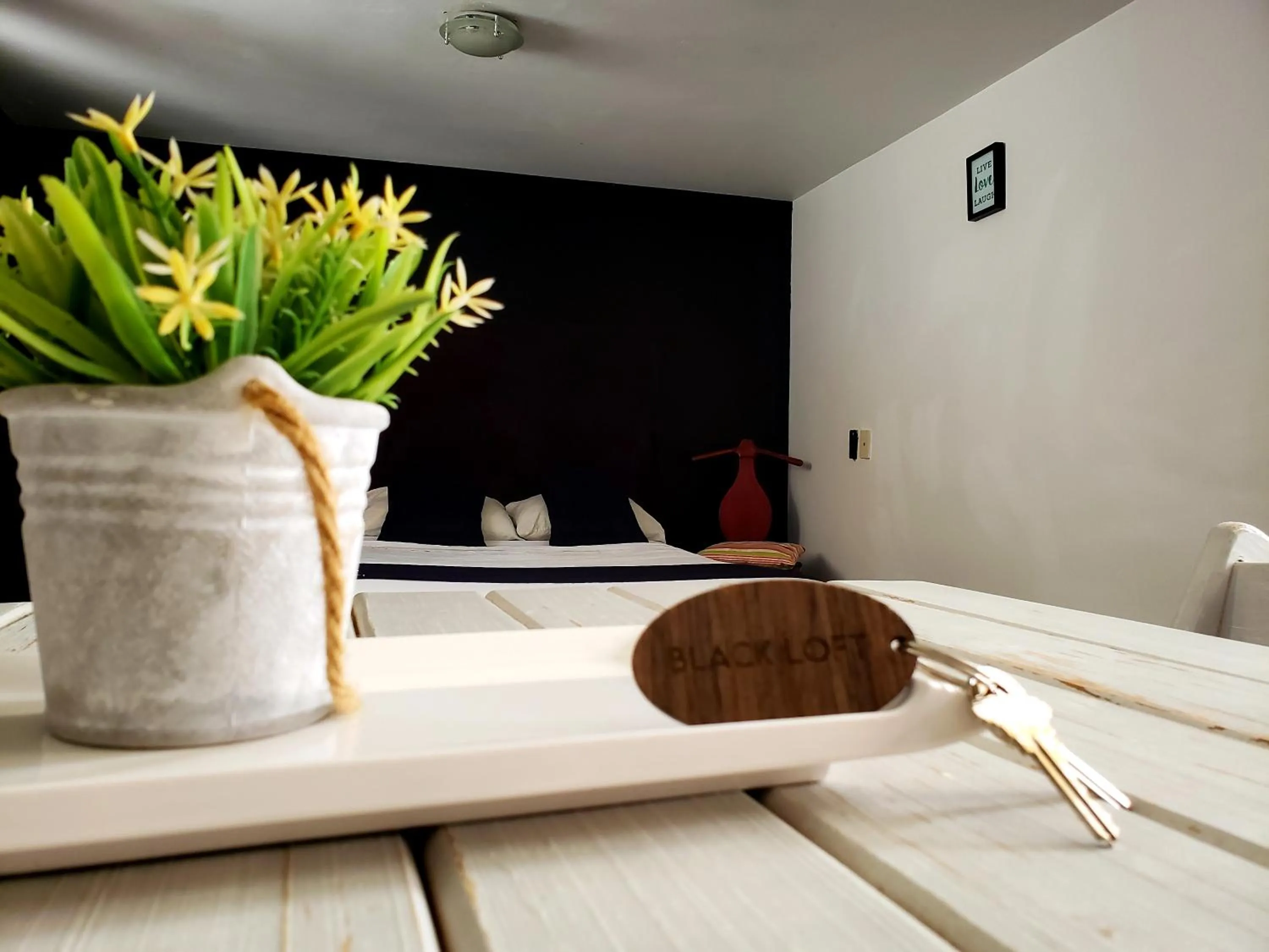 Bed in Singular Goldsmith