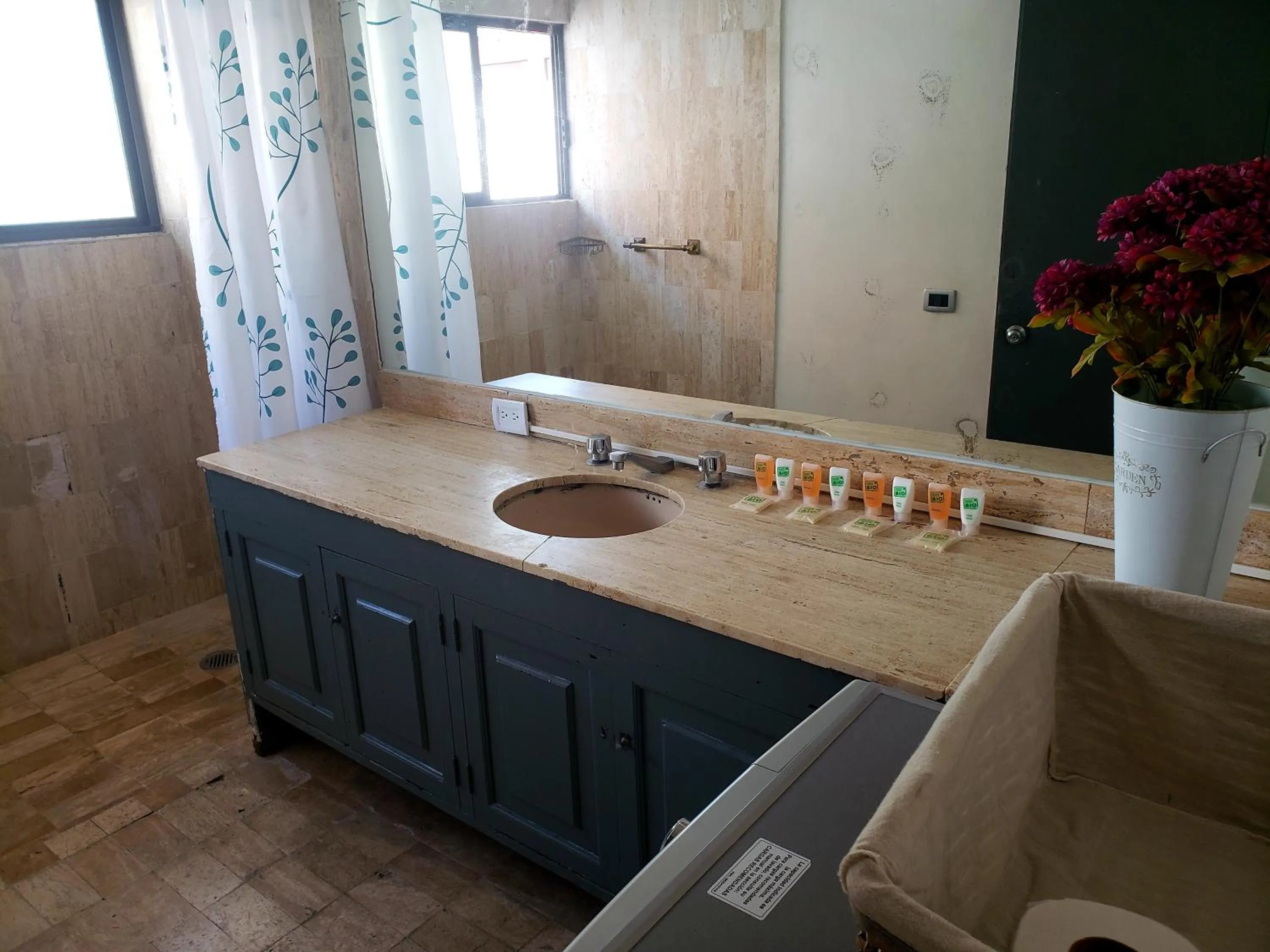 Bathroom in Singular Goldsmith