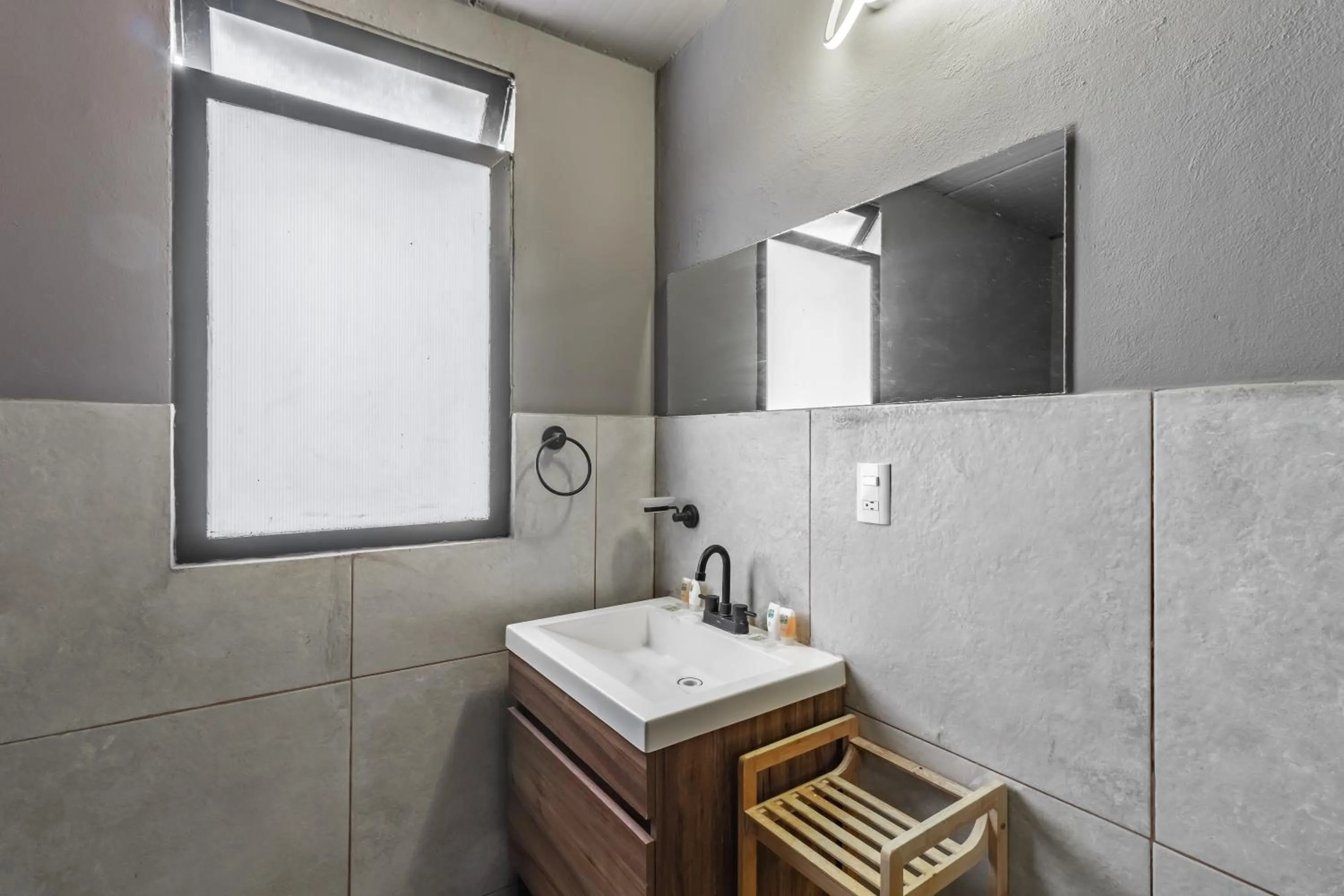 Bathroom in Singular Goldsmith