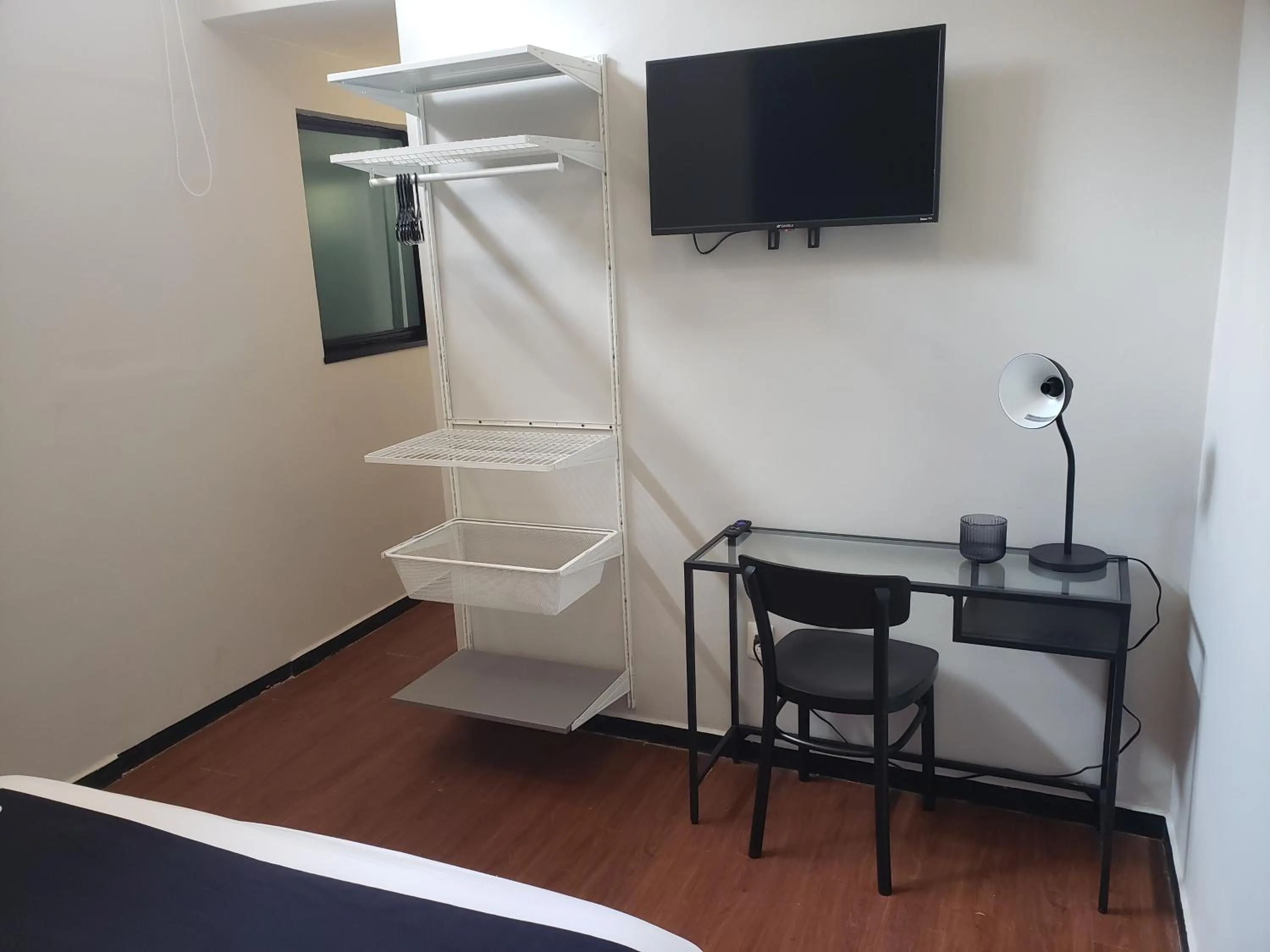 TV and multimedia in Singular Goldsmith