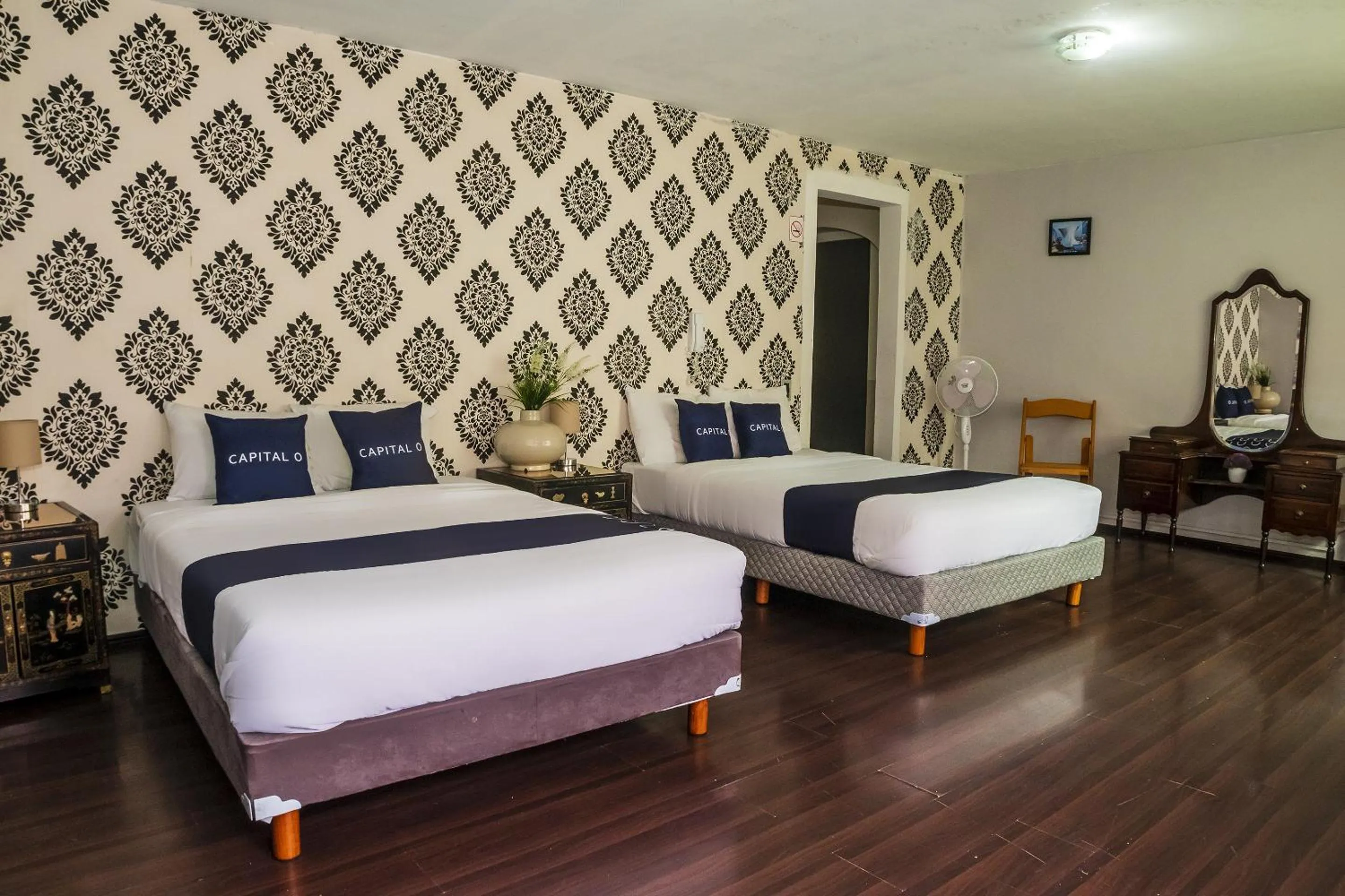 Bedroom, Bed in Singular Goldsmith