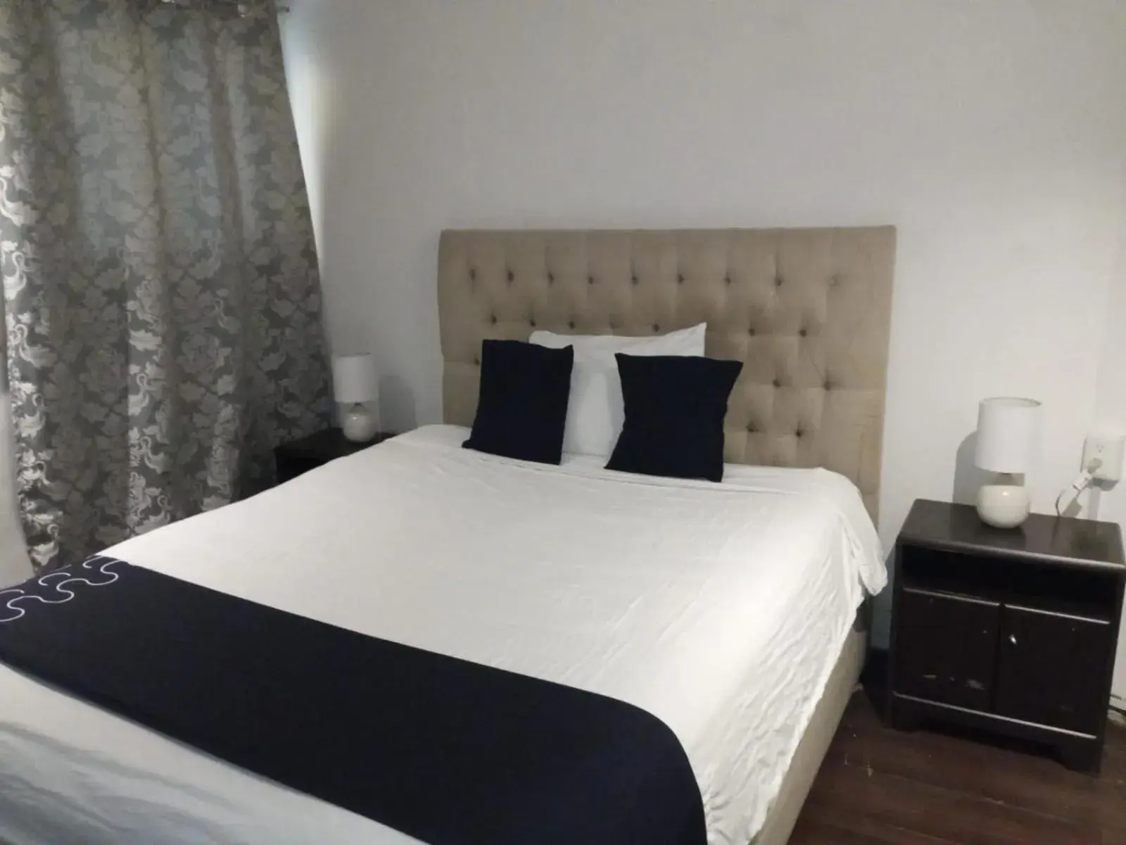 Photo of the whole room, Bed in Singular Goldsmith Photo of the whole room, Bed in Singular Goldsmith