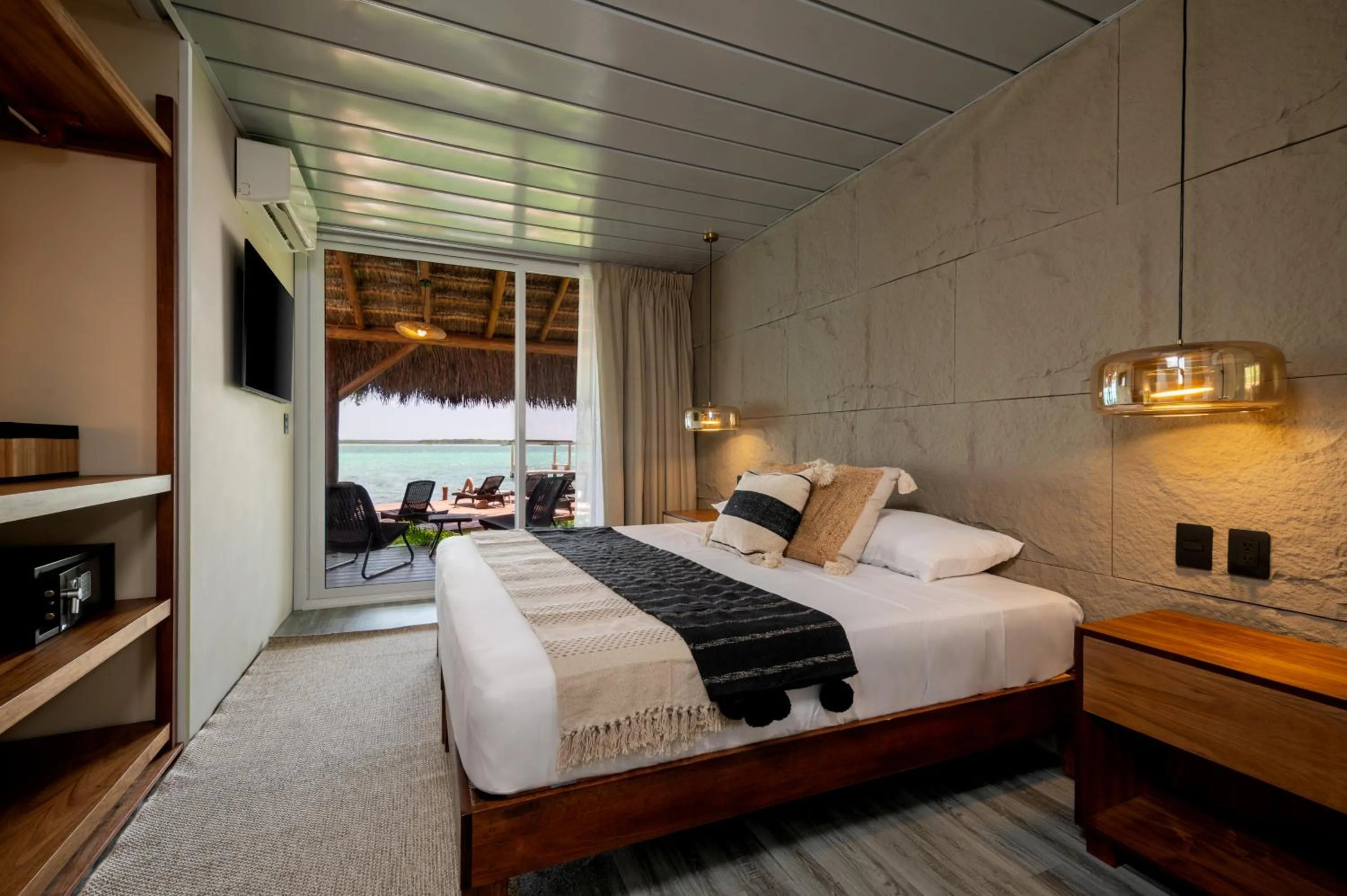 Decorative detail, Bed in Casa Aakal Lagoon Front