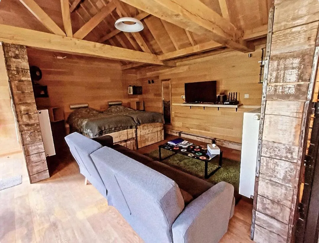 Communal lounge/ TV room in De linderd