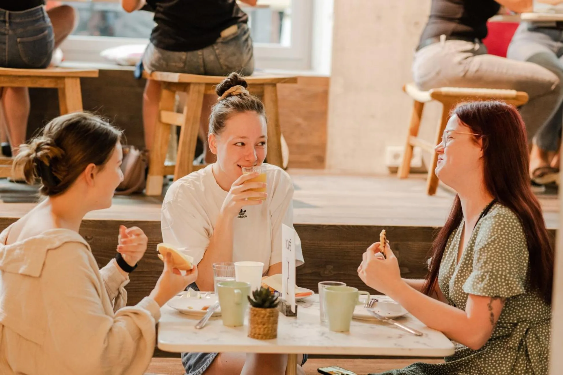 People in Wombat's City Hostel Munich Werksviertel