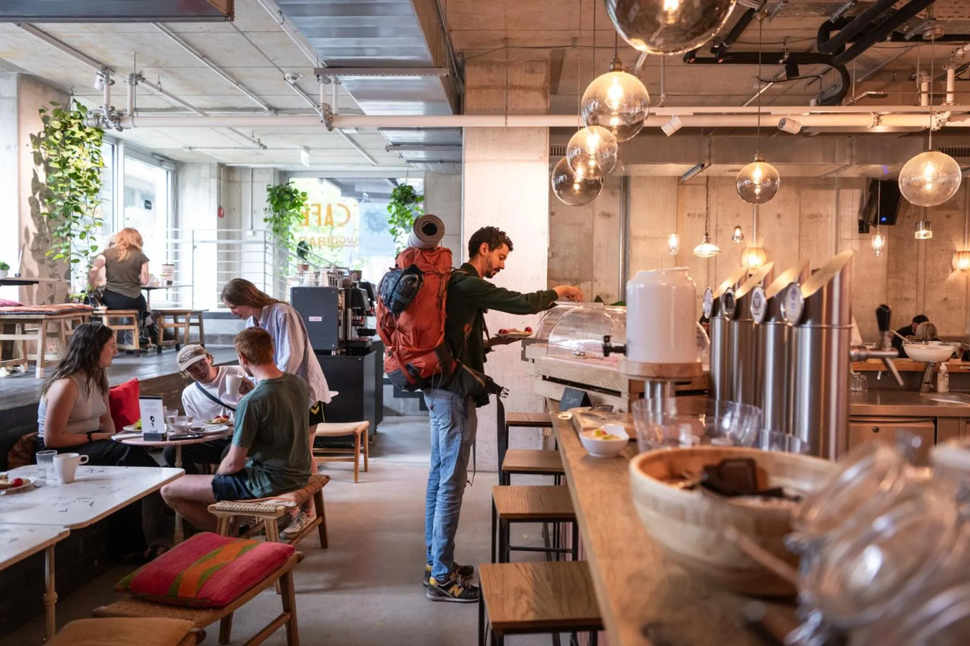 People in Wombat's City Hostel Munich Werksviertel