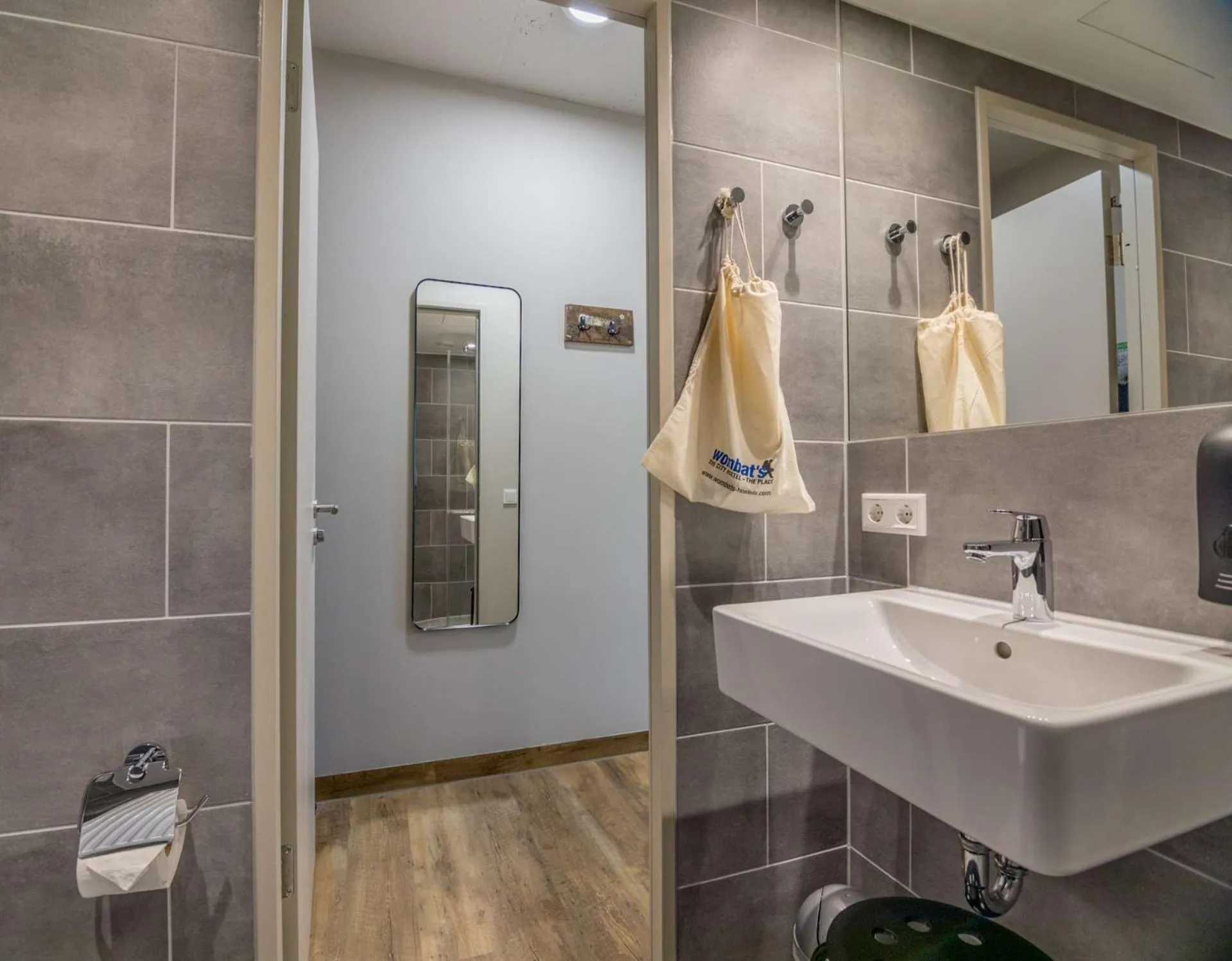 Bathroom in Wombat's City Hostel Munich Werksviertel