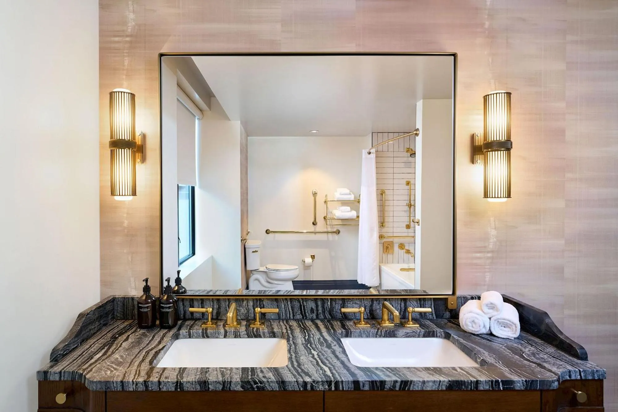 Bathroom, Bed in Clayton Hotel & Members Club
