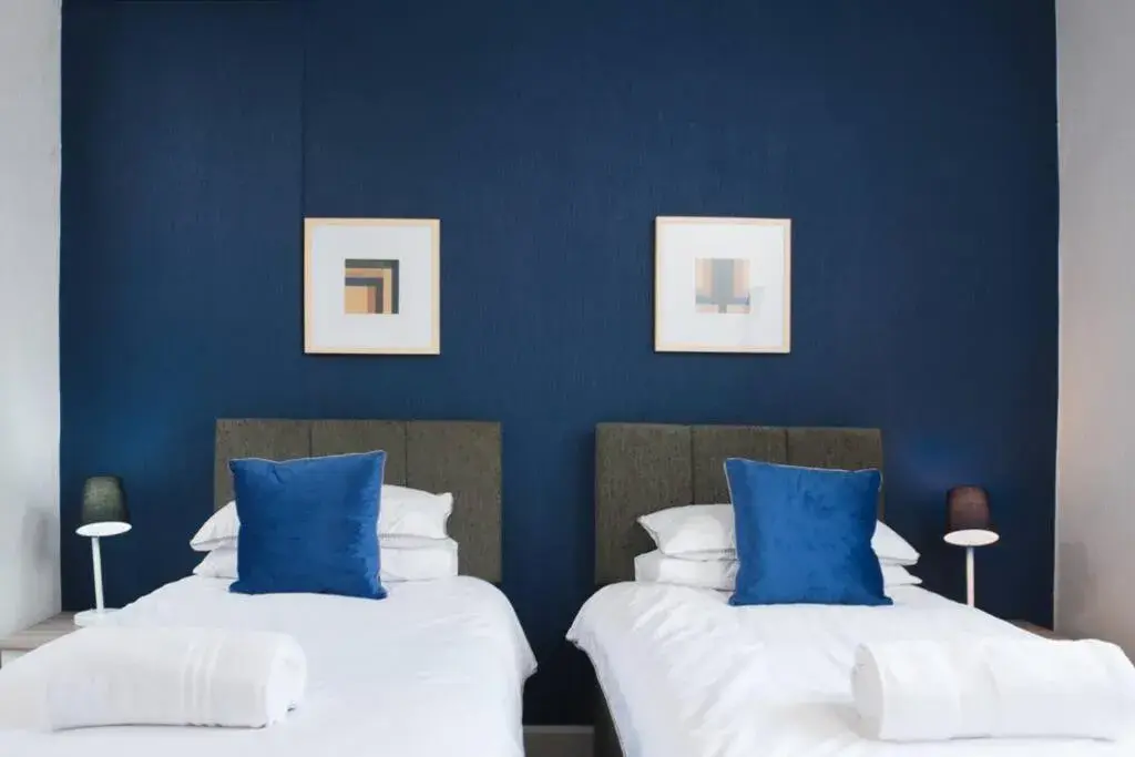 Newport house sleeps 9 - Mycityhaven Newport house sleeps 9 - Mycityhaven