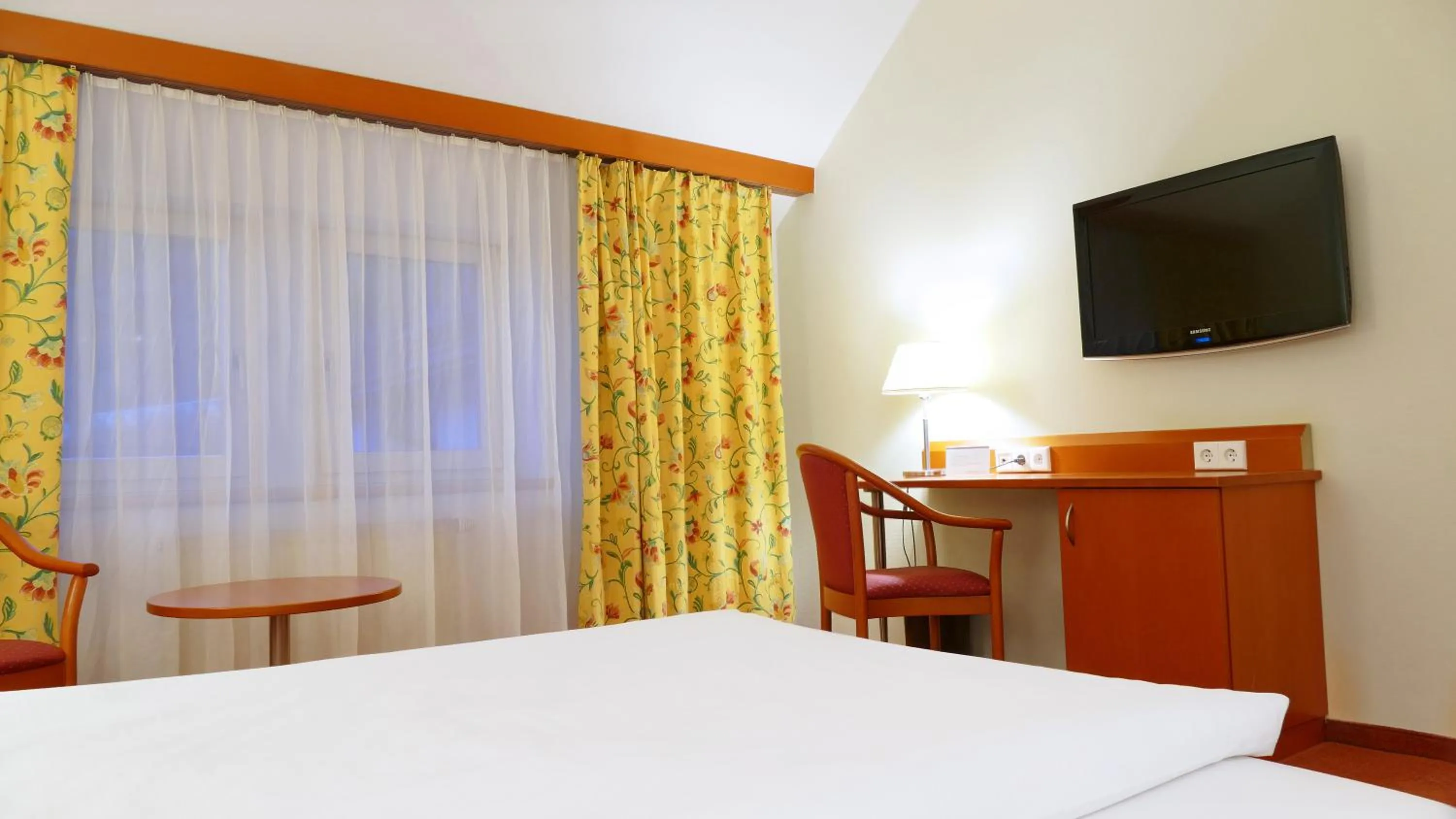 Area and facilities, Bed in Central Hotel Löwen