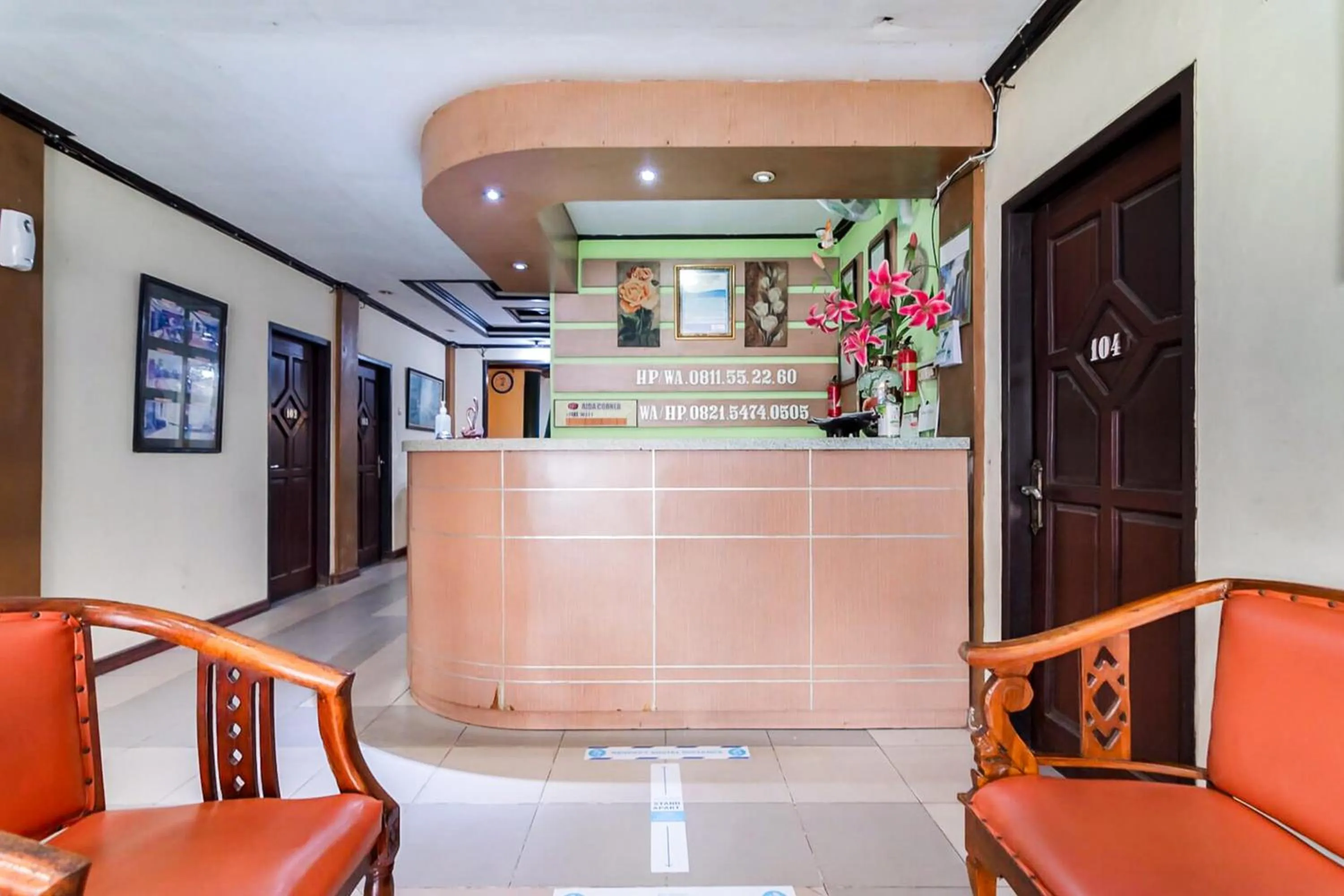 Lobby or reception in RedDoorz Syariah near Pasar Pagi Samarinda