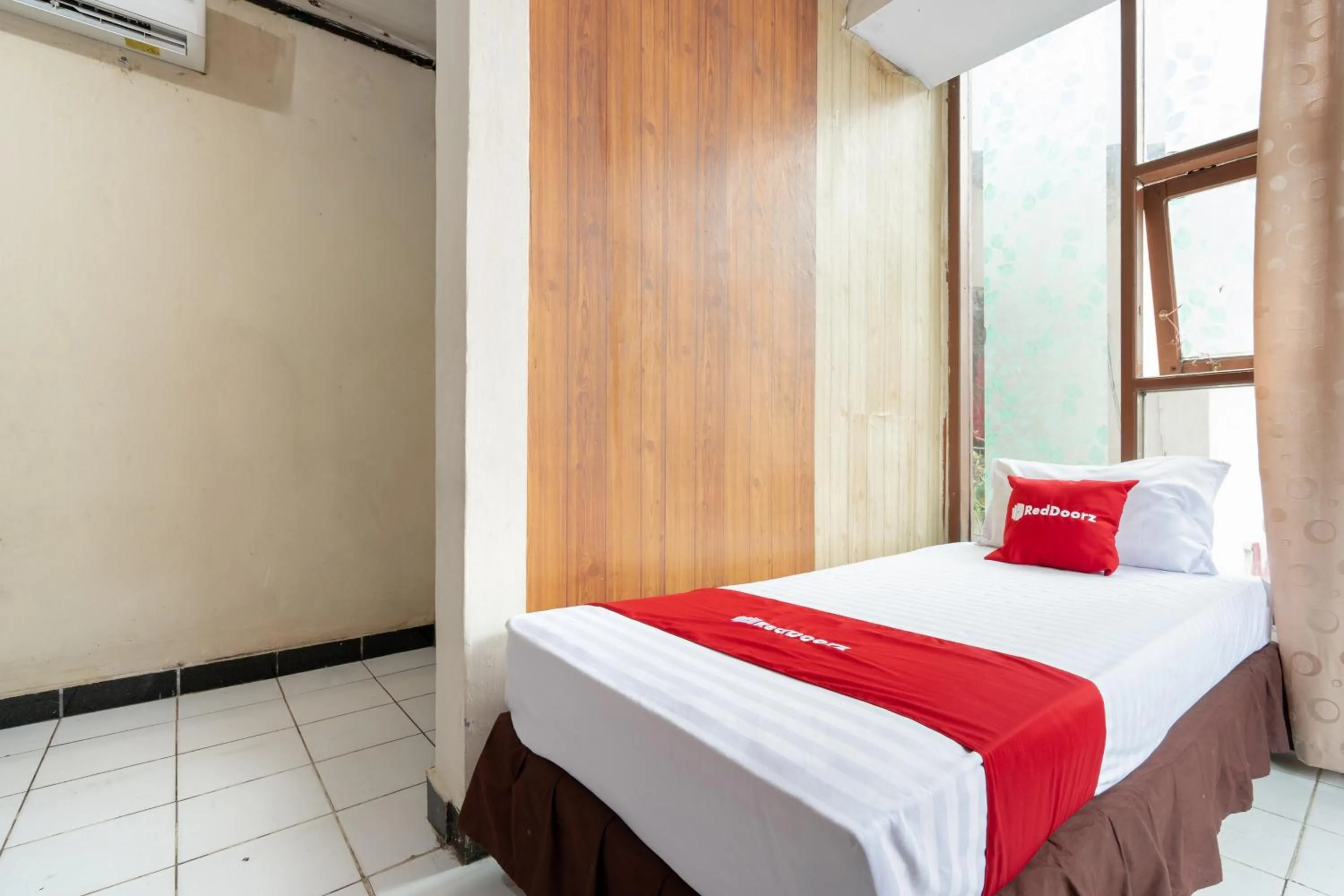 Bedroom, Bed in RedDoorz Syariah near Pasar Pagi Samarinda
