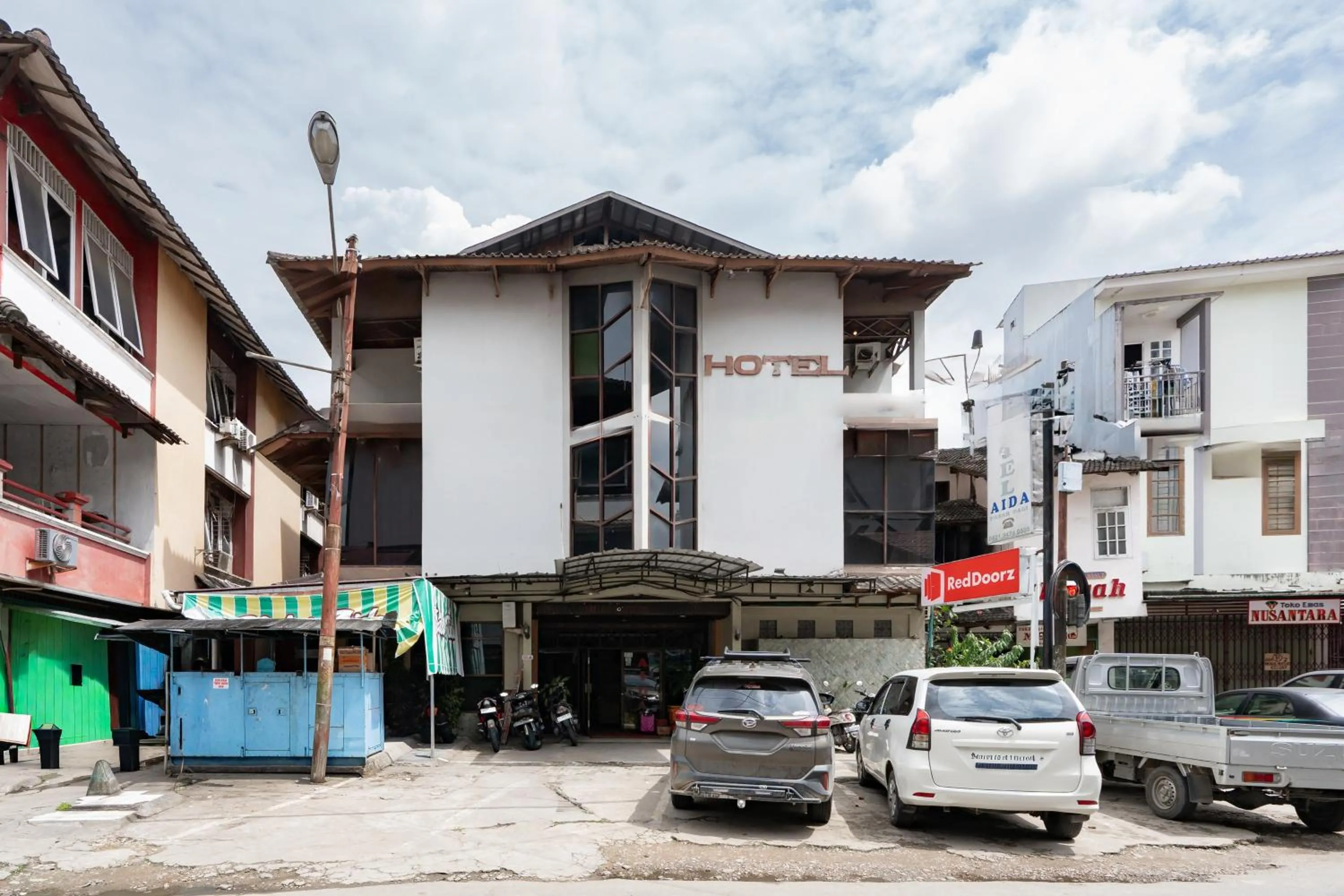 Facade/entrance in RedDoorz Syariah near Pasar Pagi Samarinda