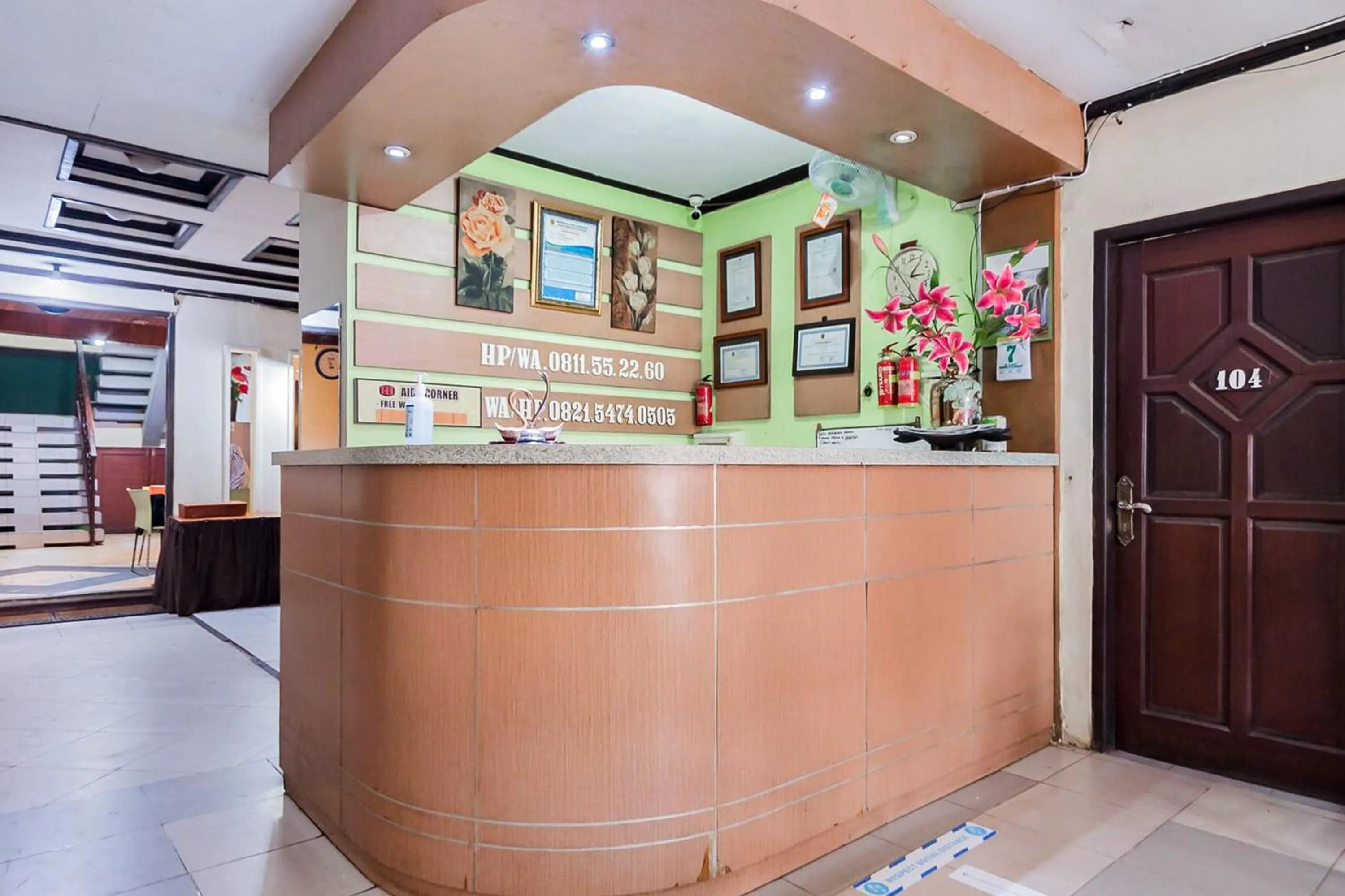 Lobby or reception in RedDoorz Syariah near Pasar Pagi Samarinda