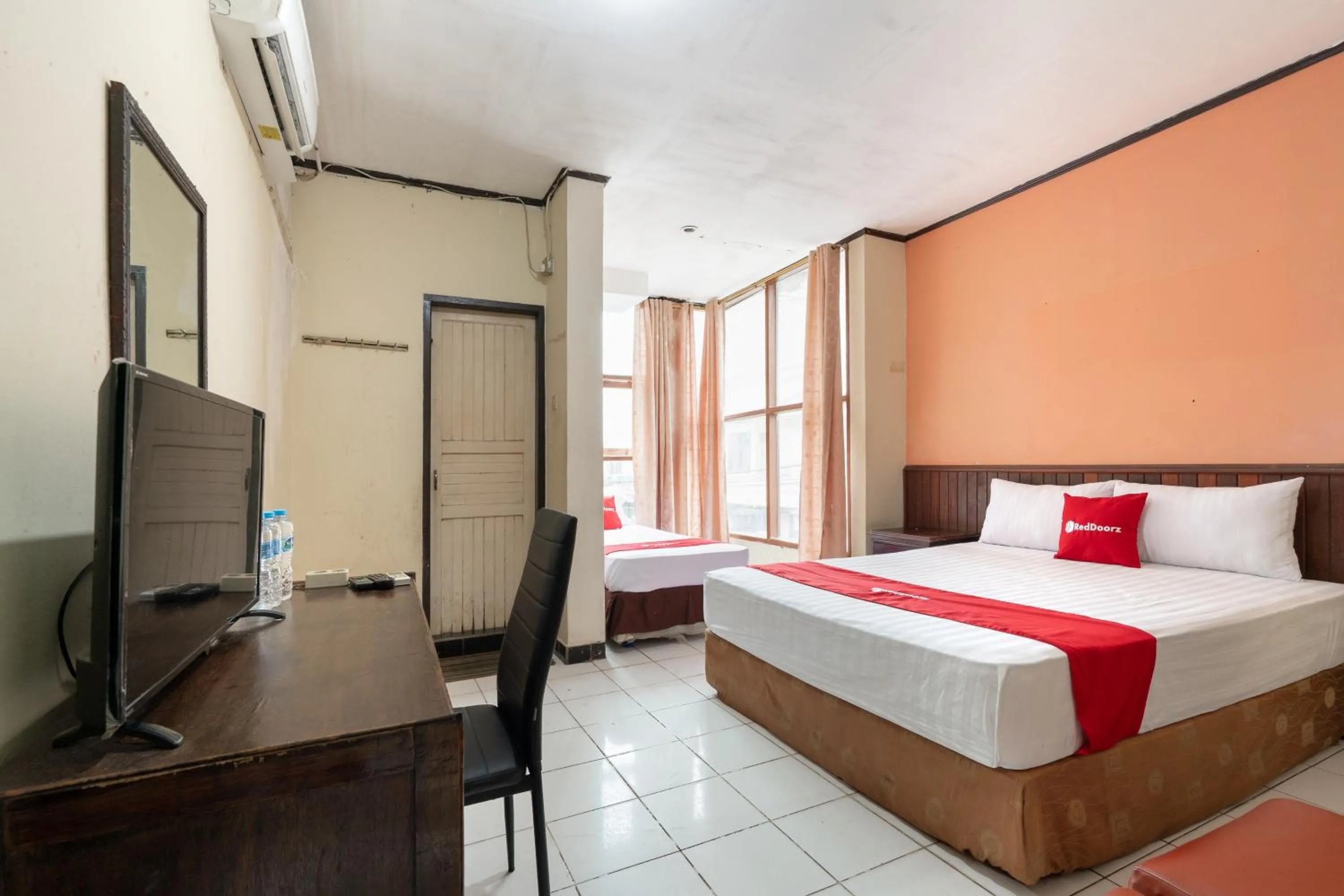 Bedroom, Bed in RedDoorz Syariah near Pasar Pagi Samarinda