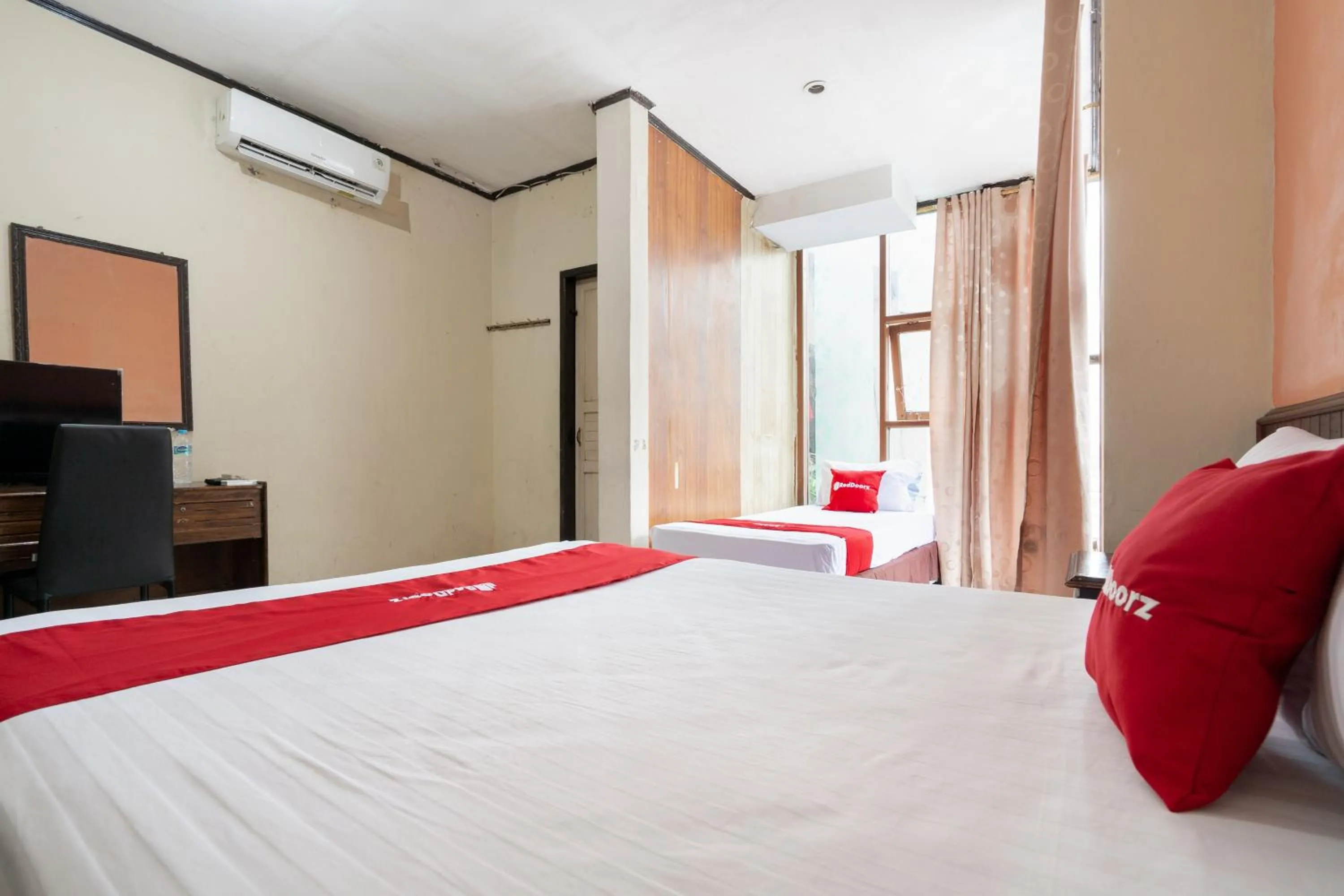 Bedroom, Bed in RedDoorz Syariah near Pasar Pagi Samarinda