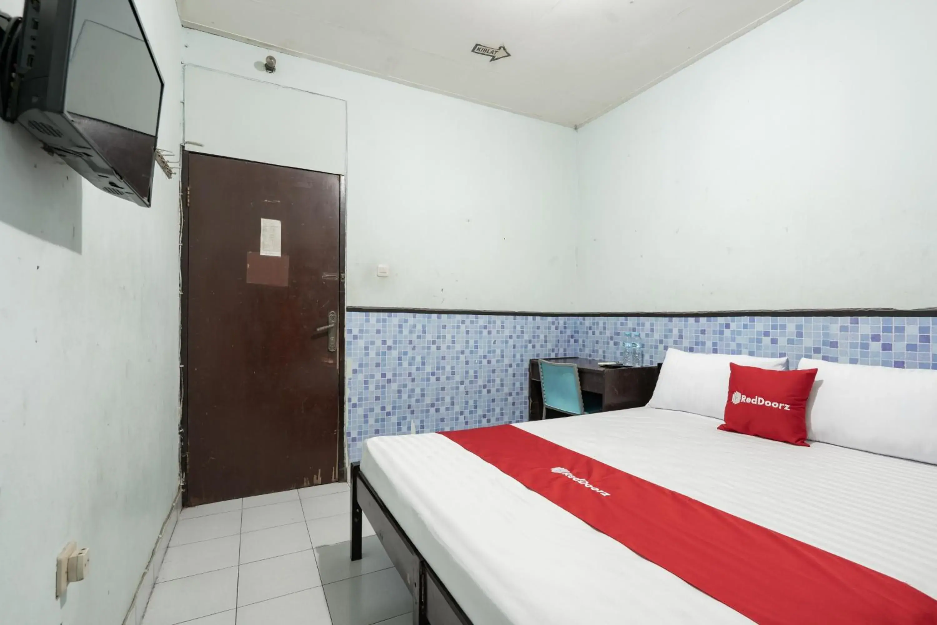 Standard Double Room in RedDoorz Syariah near Pasar Pagi Samarinda Standard Double Room in RedDoorz Syariah near Pasar Pagi Samarinda