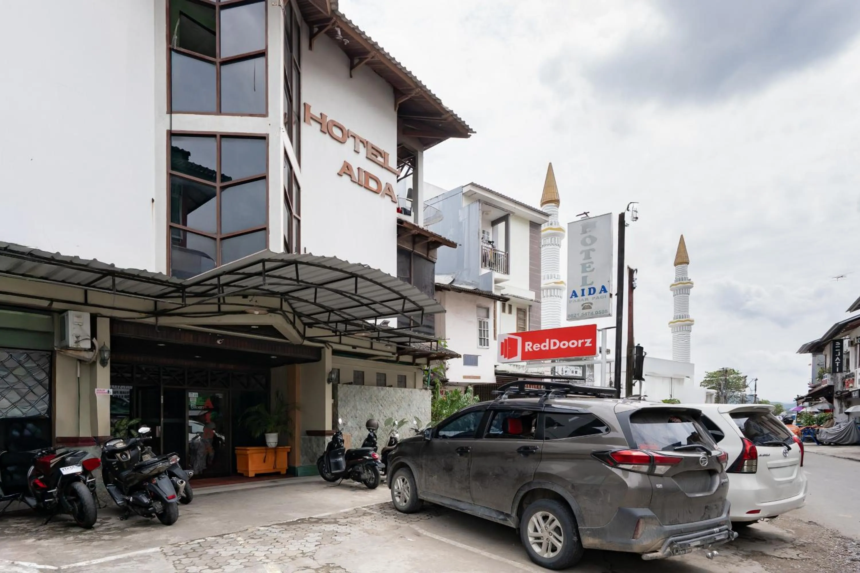 Property building in RedDoorz Syariah near Pasar Pagi Samarinda